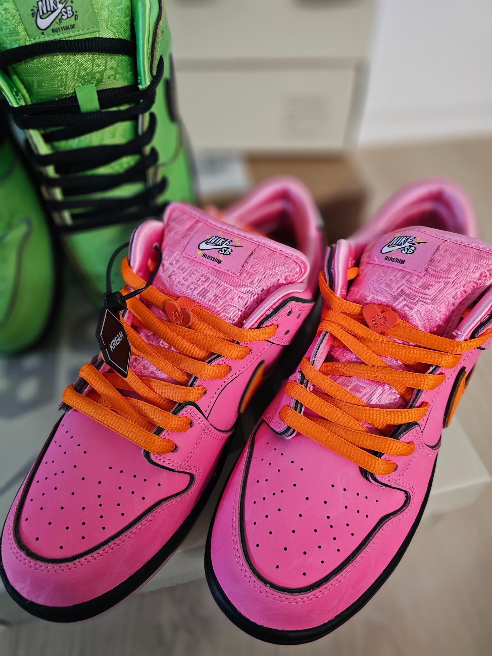 Nike x The Powerpuff Girls SB Dunk Low Pro QS Bubbles, Nike x The Powerpuff Girls SB Dunk Low Pro QS Blossom 착용 스타일 - 2