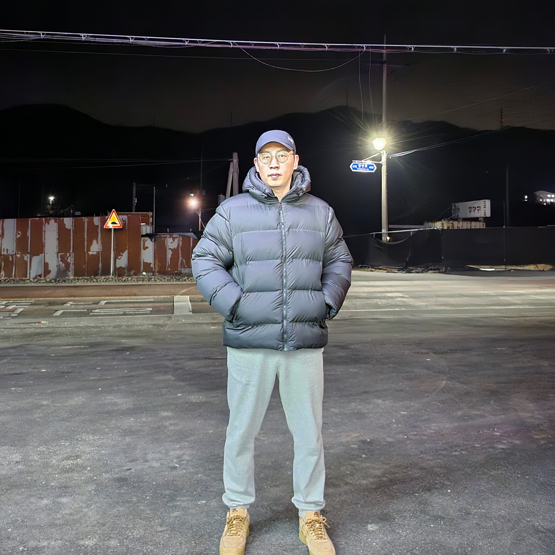 The North Face 1992 Nuptse Jacket Charcoal, Nike Air Force 1 '07 WB Flax 착용 스타일 - 2