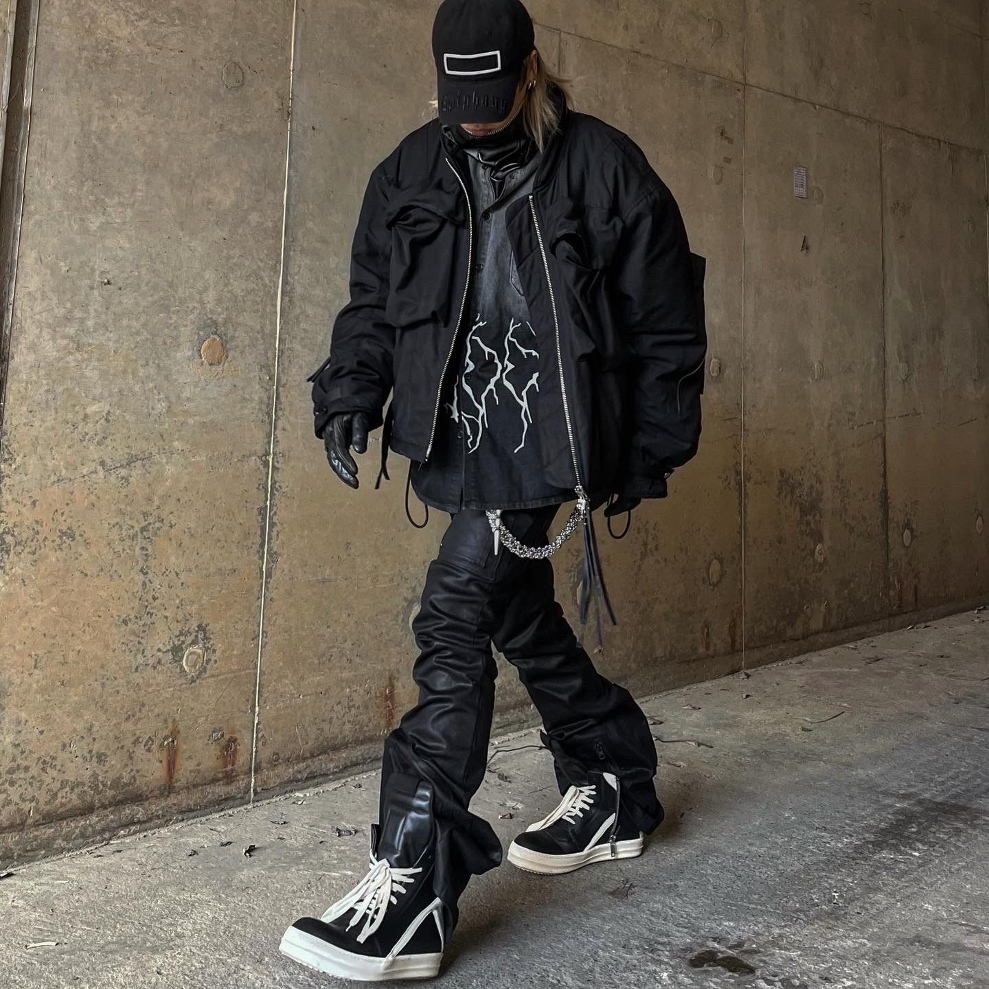 Rick Owens Geobasket Full Grain Calf Leather Strobe Sneakers Black Milk White 착용 스타일 - 1