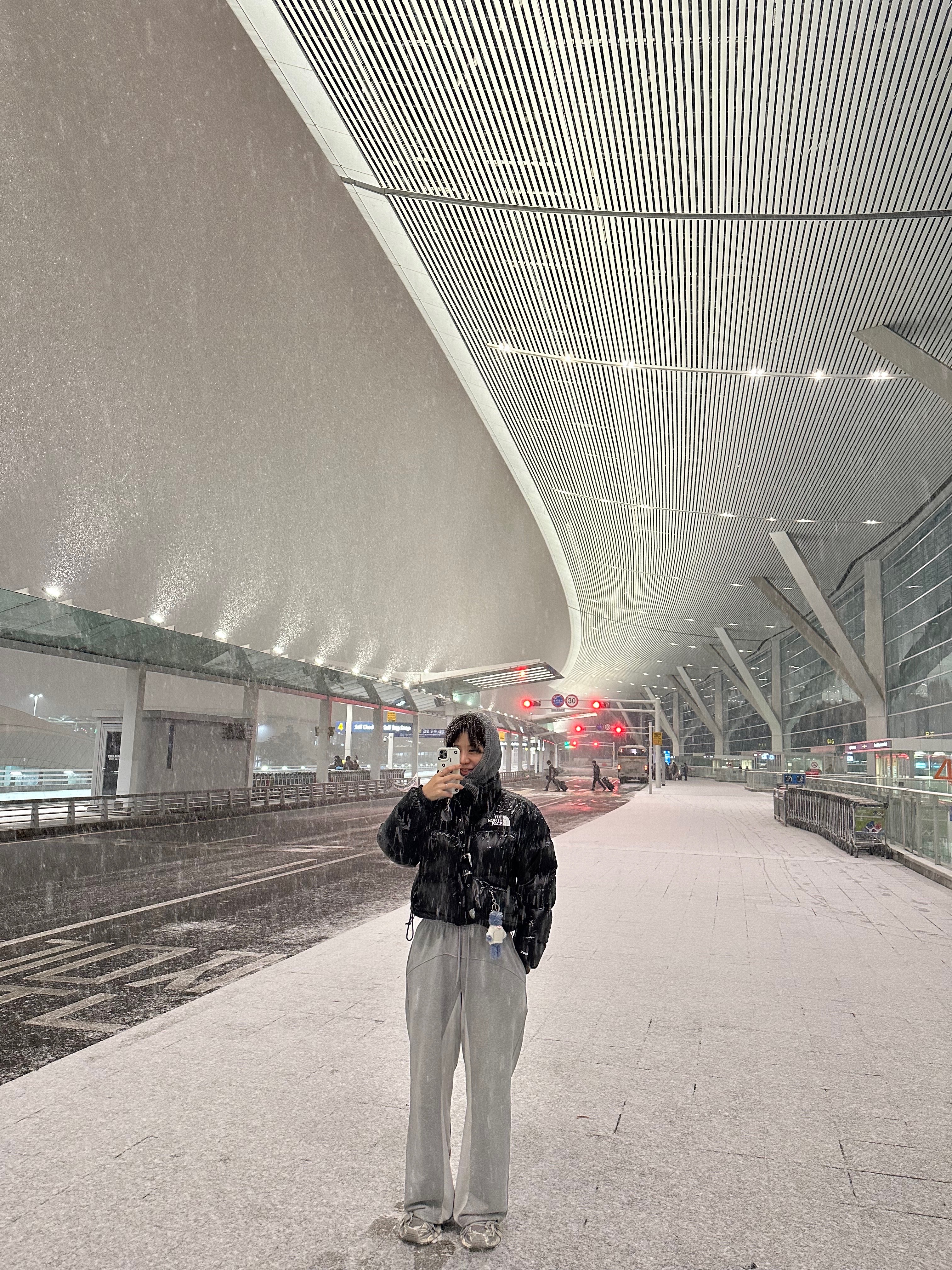 Monamhee Love Flexy Keyring Blue, (W) The North Face Nuptse Short Jacket TNF Black 착용 스타일