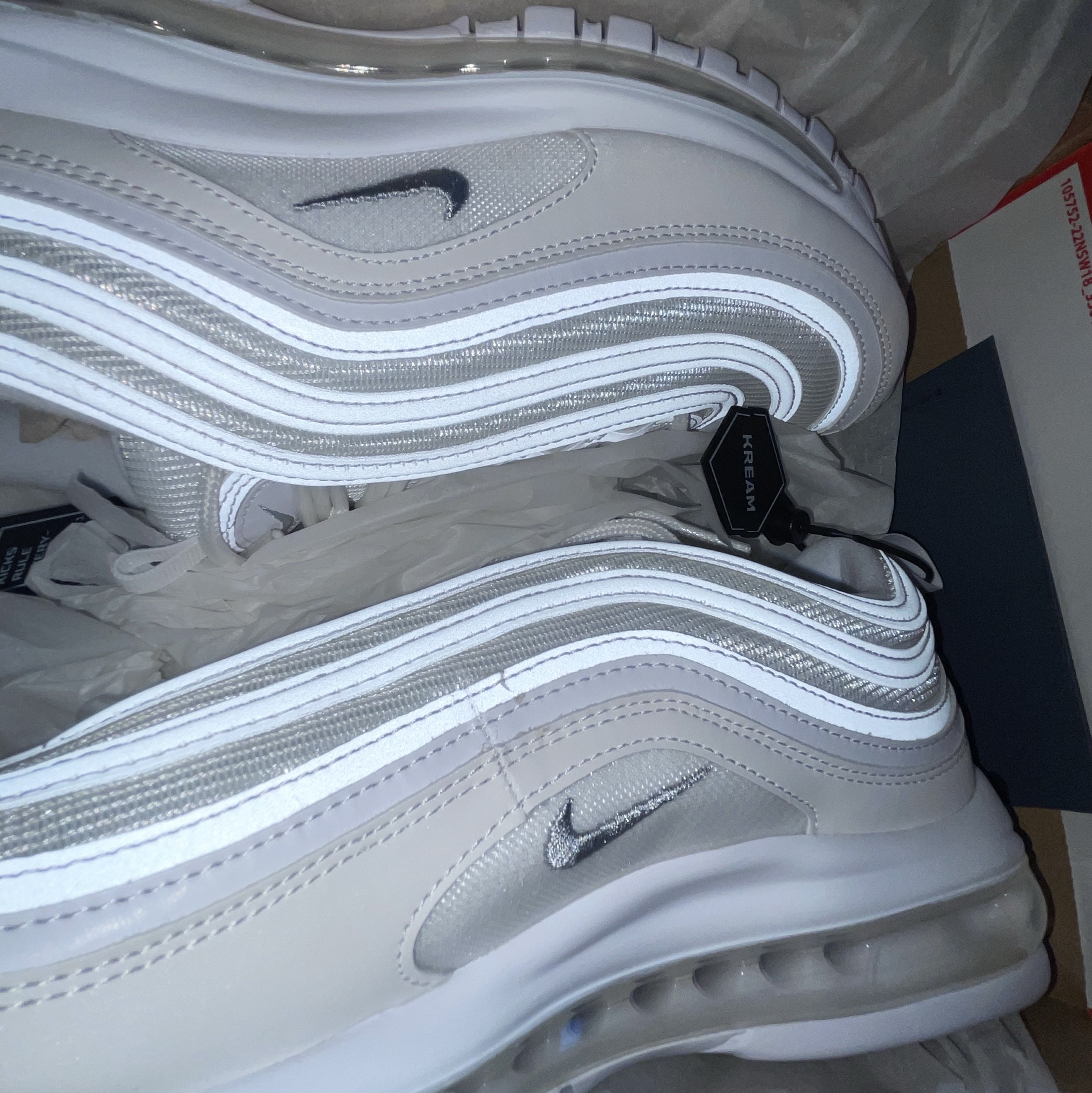 Nike Air Max 97 Triple White Wolf Grey 착용 스타일