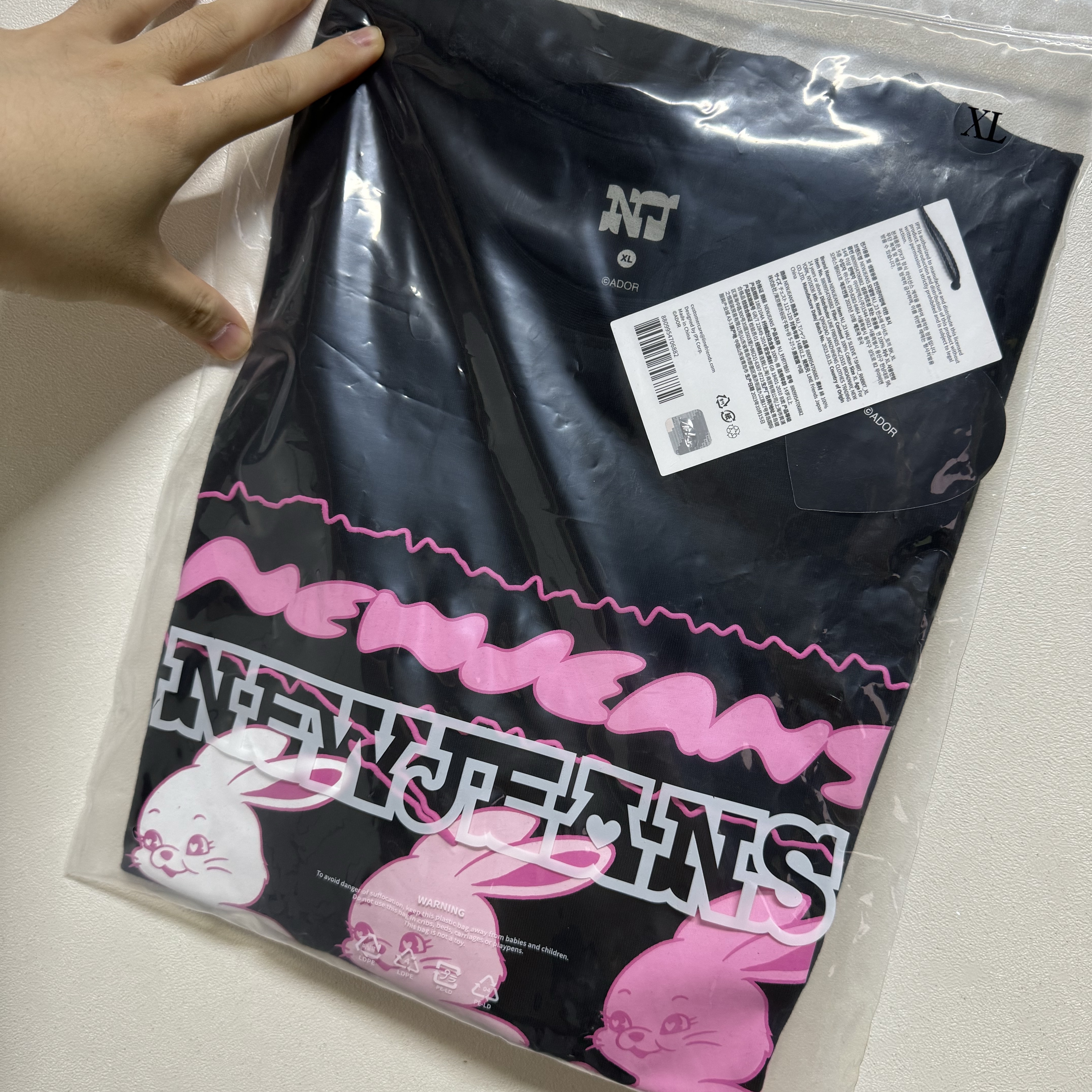 NewJeans Cropped T-Shirt Blue 착용 스타일