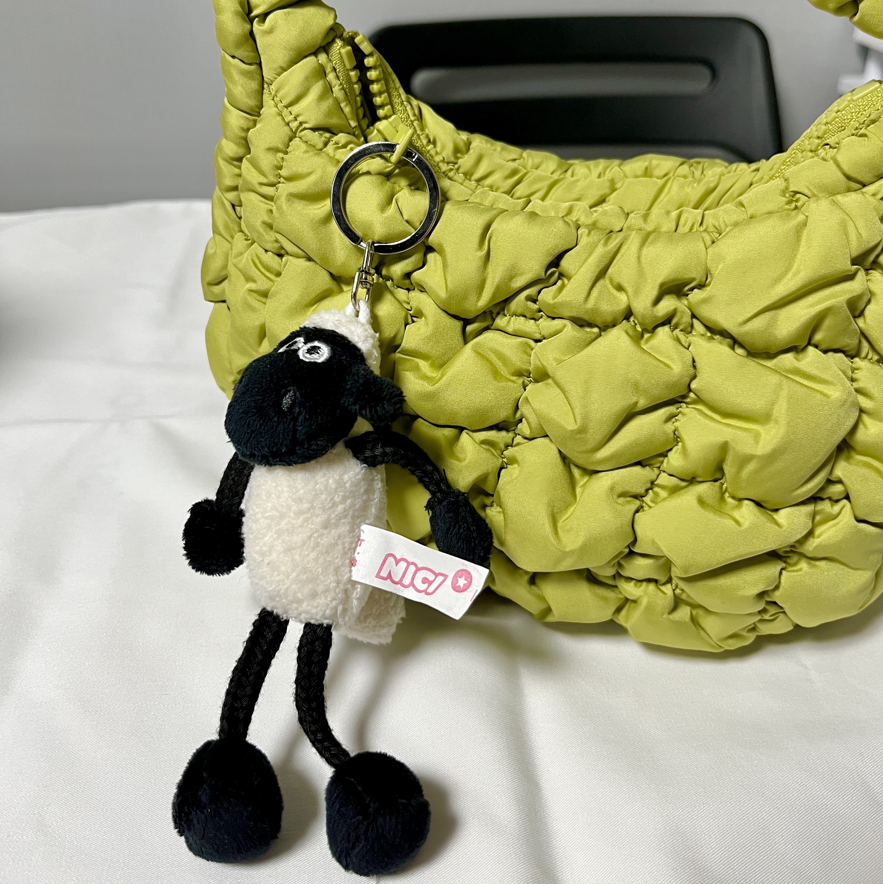 COS Quilted Micro Bag Green 착용 스타일 - 2