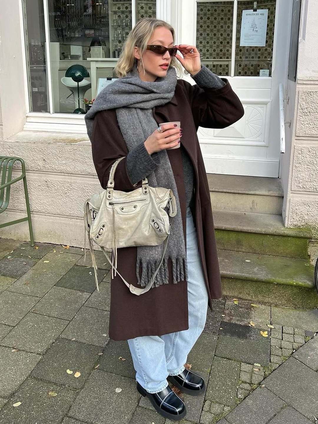 STU Dart Pocket Double Coat Brown 착용 스타일 - 4