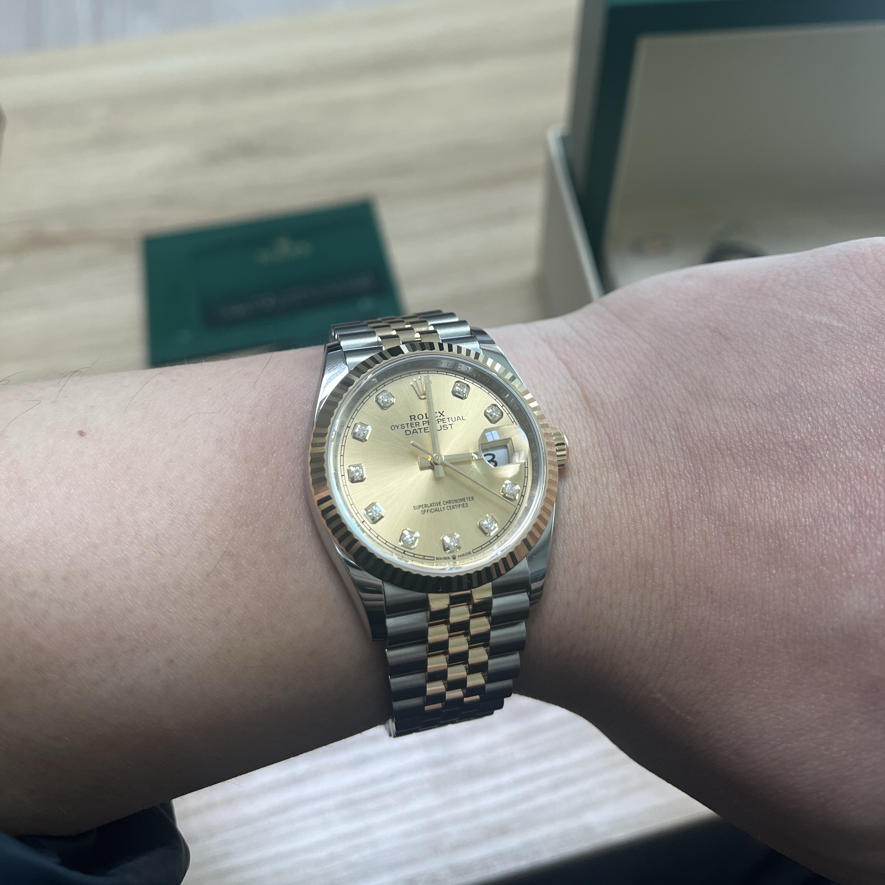 Rolex Datejust 36mm 126233 Champagne Diamond-Set Jubilee 착용 스타일