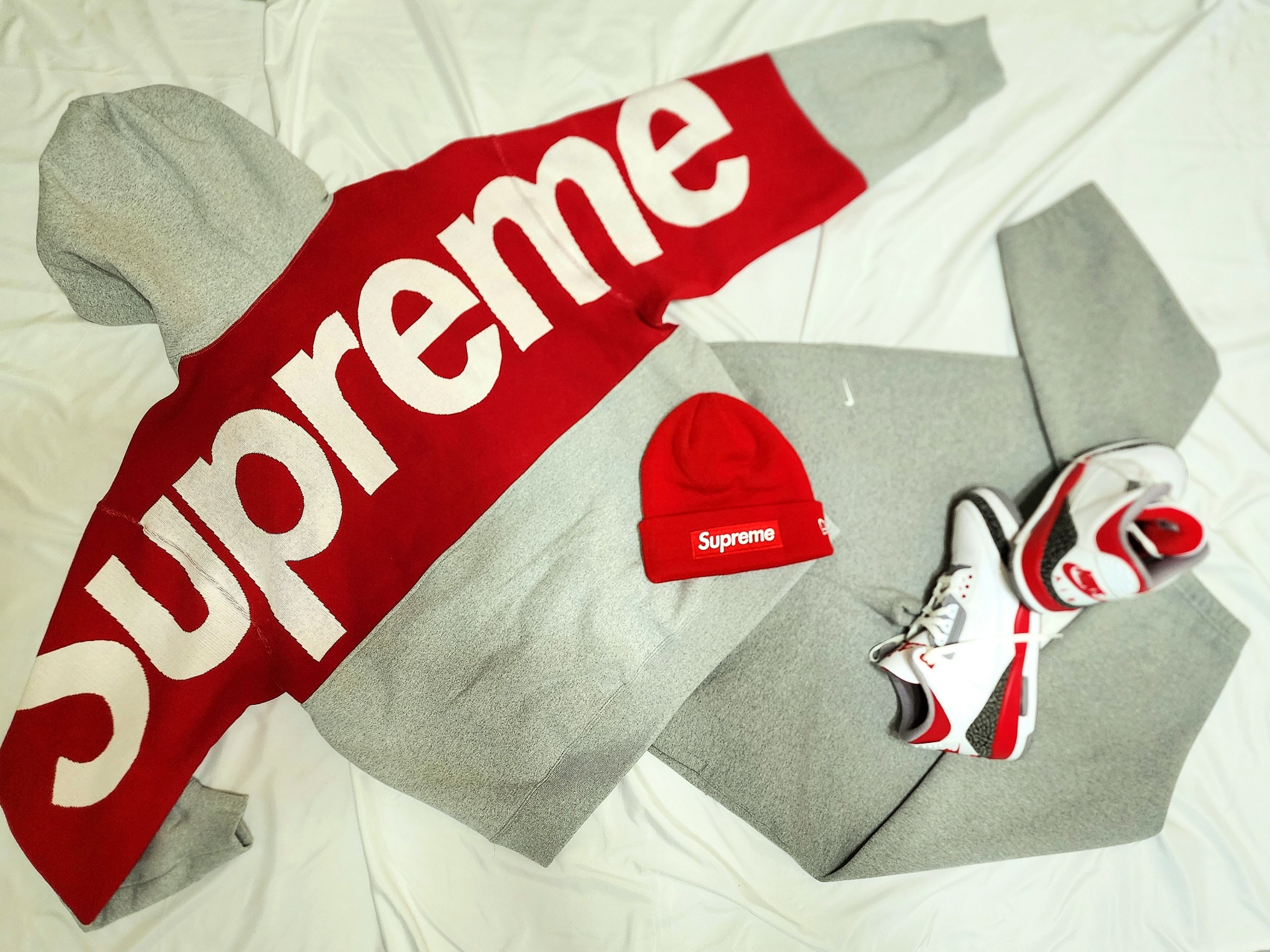 Supreme New Era Box Logo Beanie Red - 23FW, Jordan 3 Retro Fire Red 2022 착용 스타일 - 1