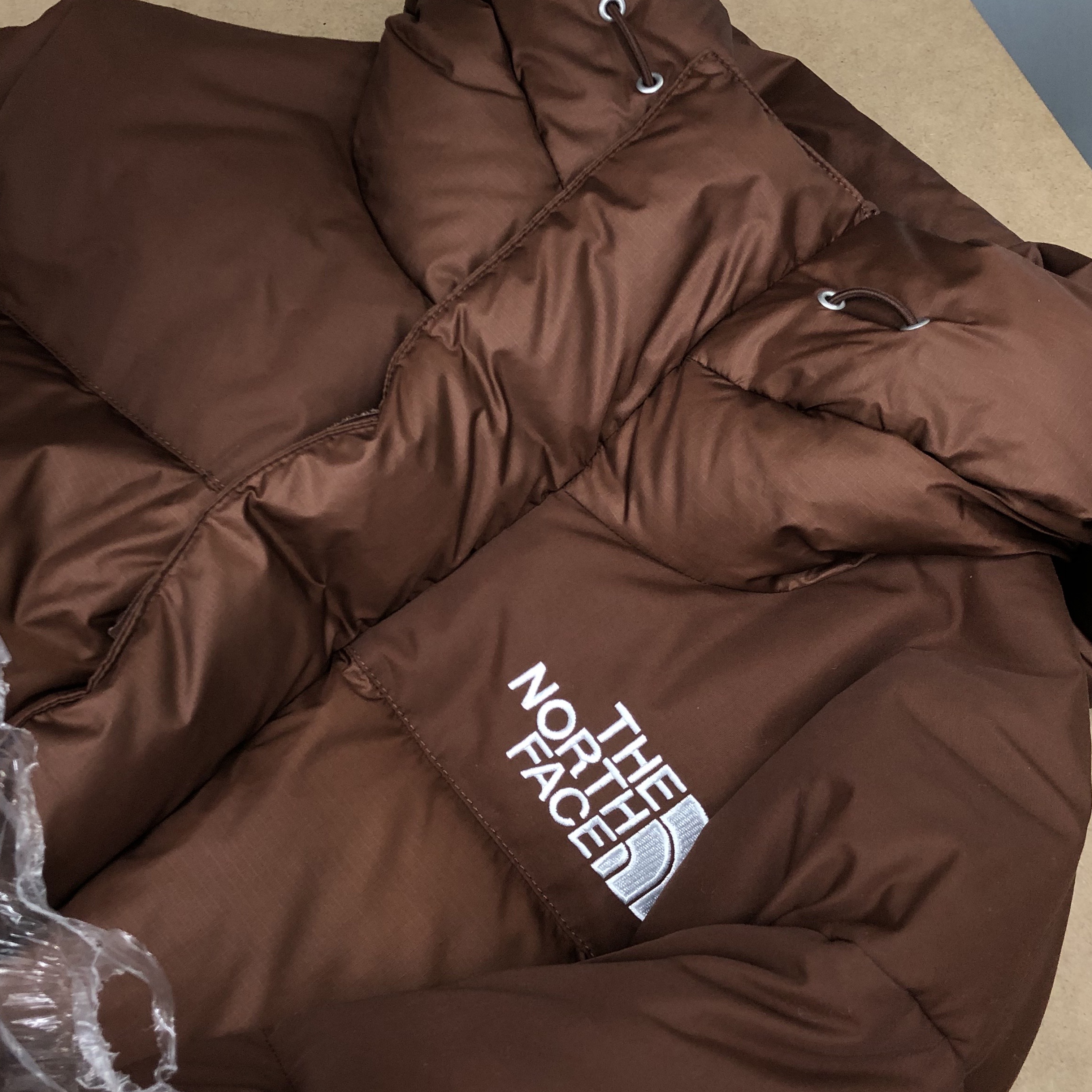 The North Face Himalayan Down Parka Dark Oak 착용 스타일 - 2