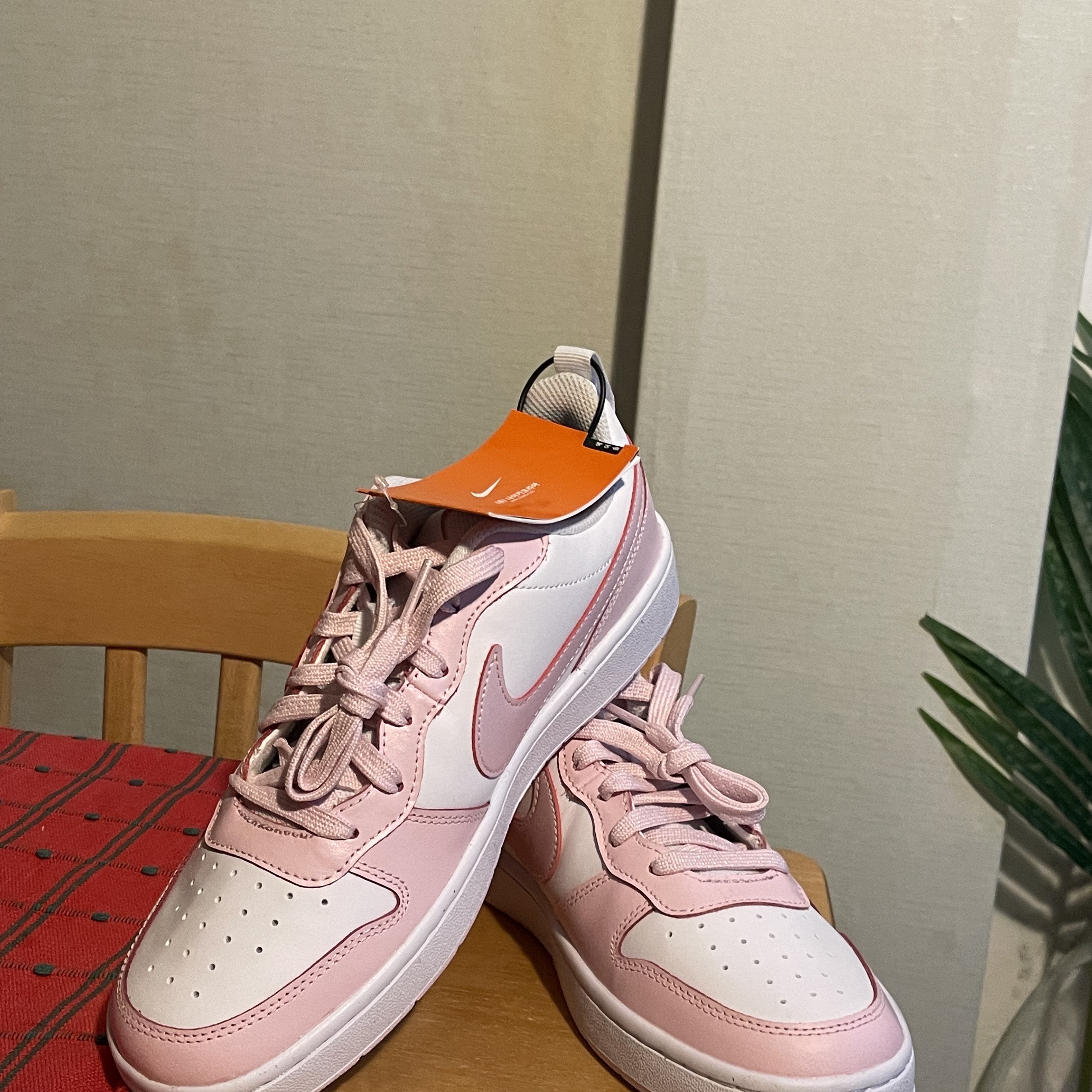 (GS) Nike Court Borough 2 SE White Pink Foam 착용 스타일 - 1