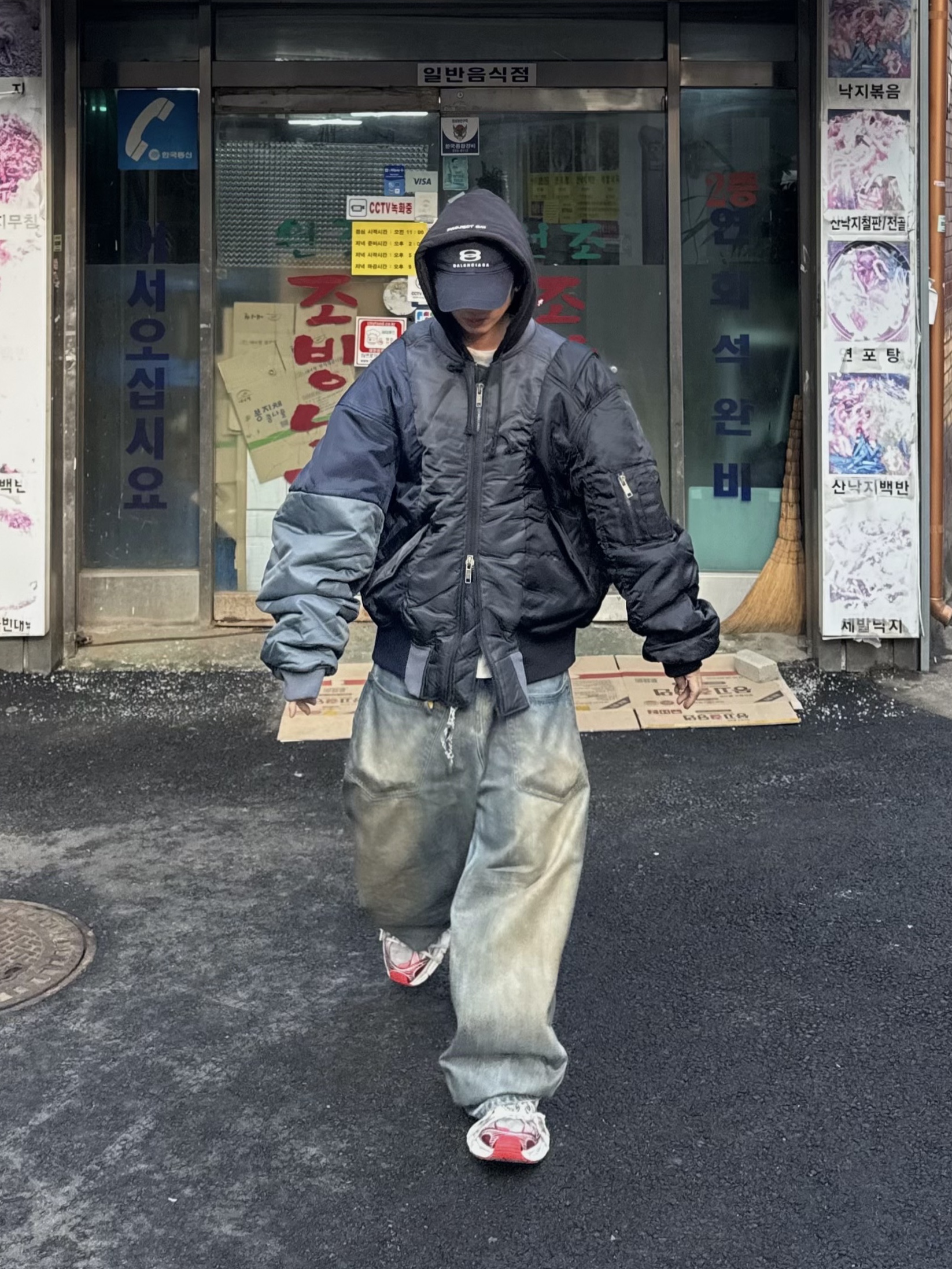 Balenciaga Unity Snowboard Cap Navy Blue, Project G/R Unbalanced Reworked Bomber Jacket Black 착용 스타일 - 3