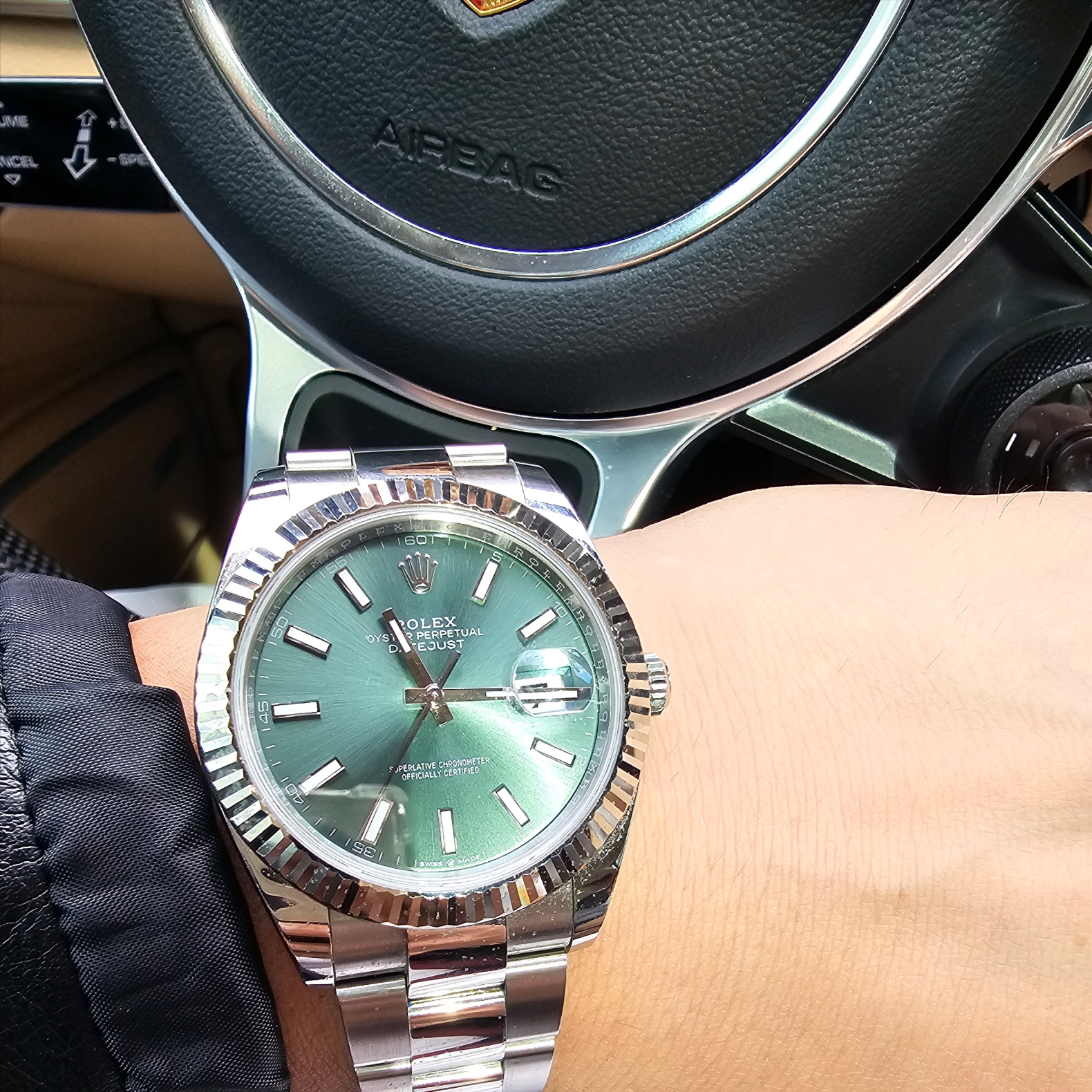Rolex Datejust 41mm 126334 Mint Green Oyster 착용 스타일