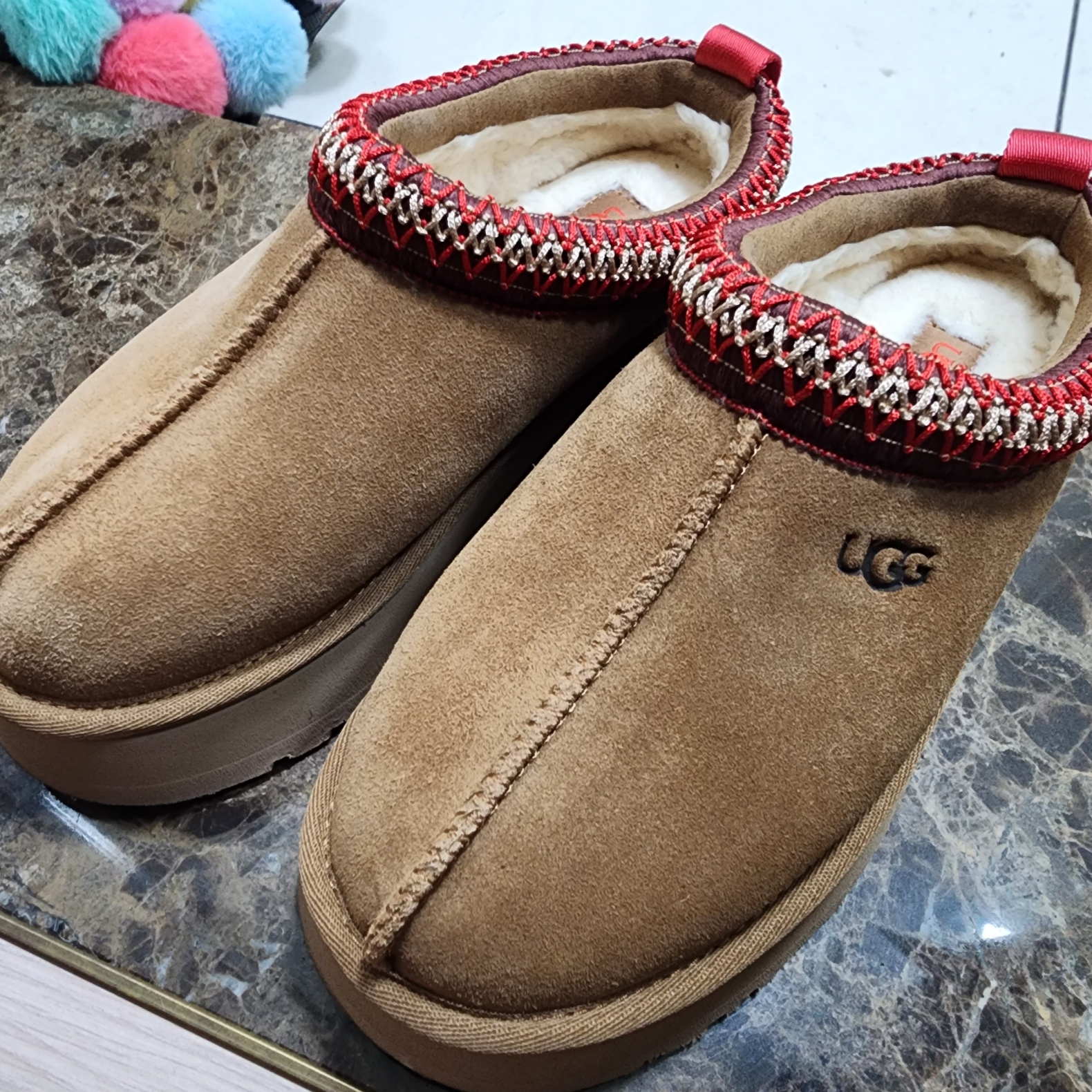 (W) UGG Tazz Slipper Chestnut 착용 스타일