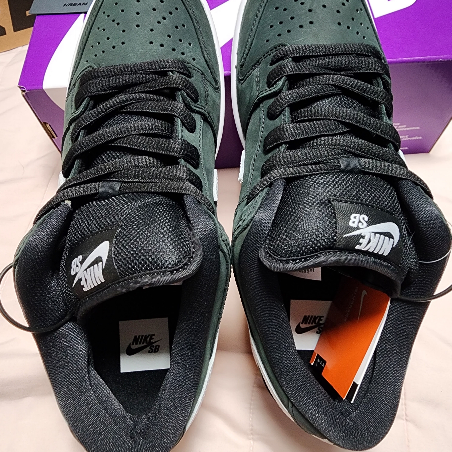 Nike SB Dunk Low Pro Black White 착용 스타일 - 4