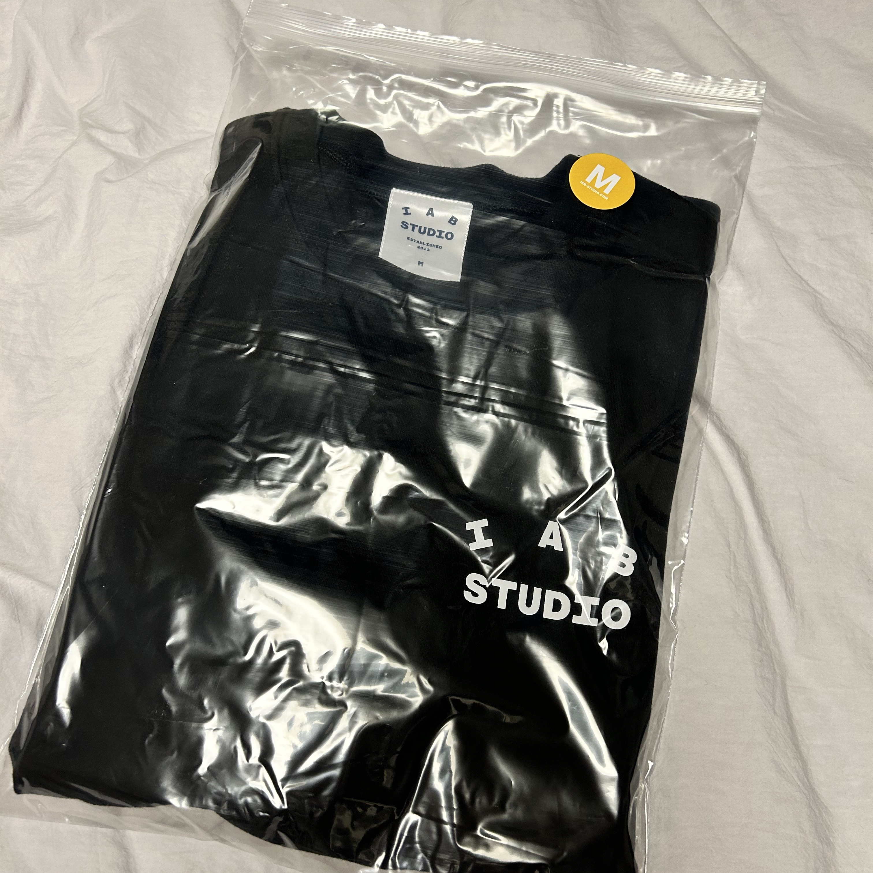 IAB Studio T-Shirt Black White 착용 스타일