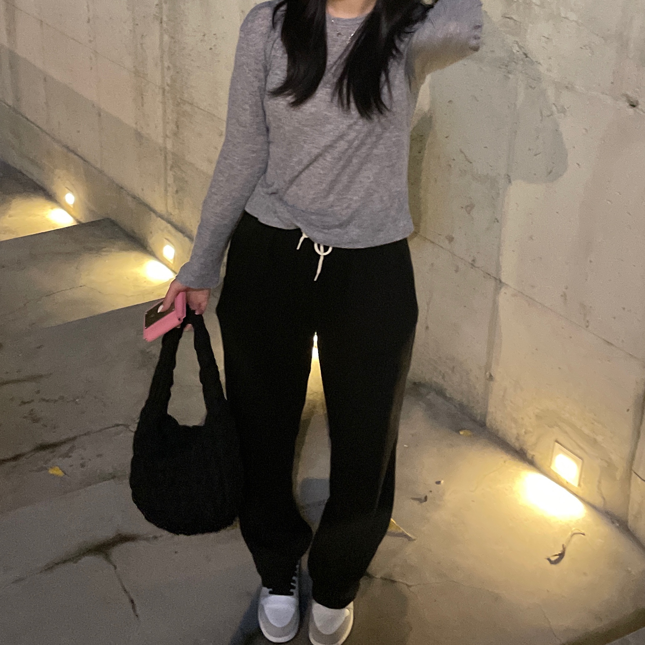 COS Quilted Mini Bag Black 착용 스타일