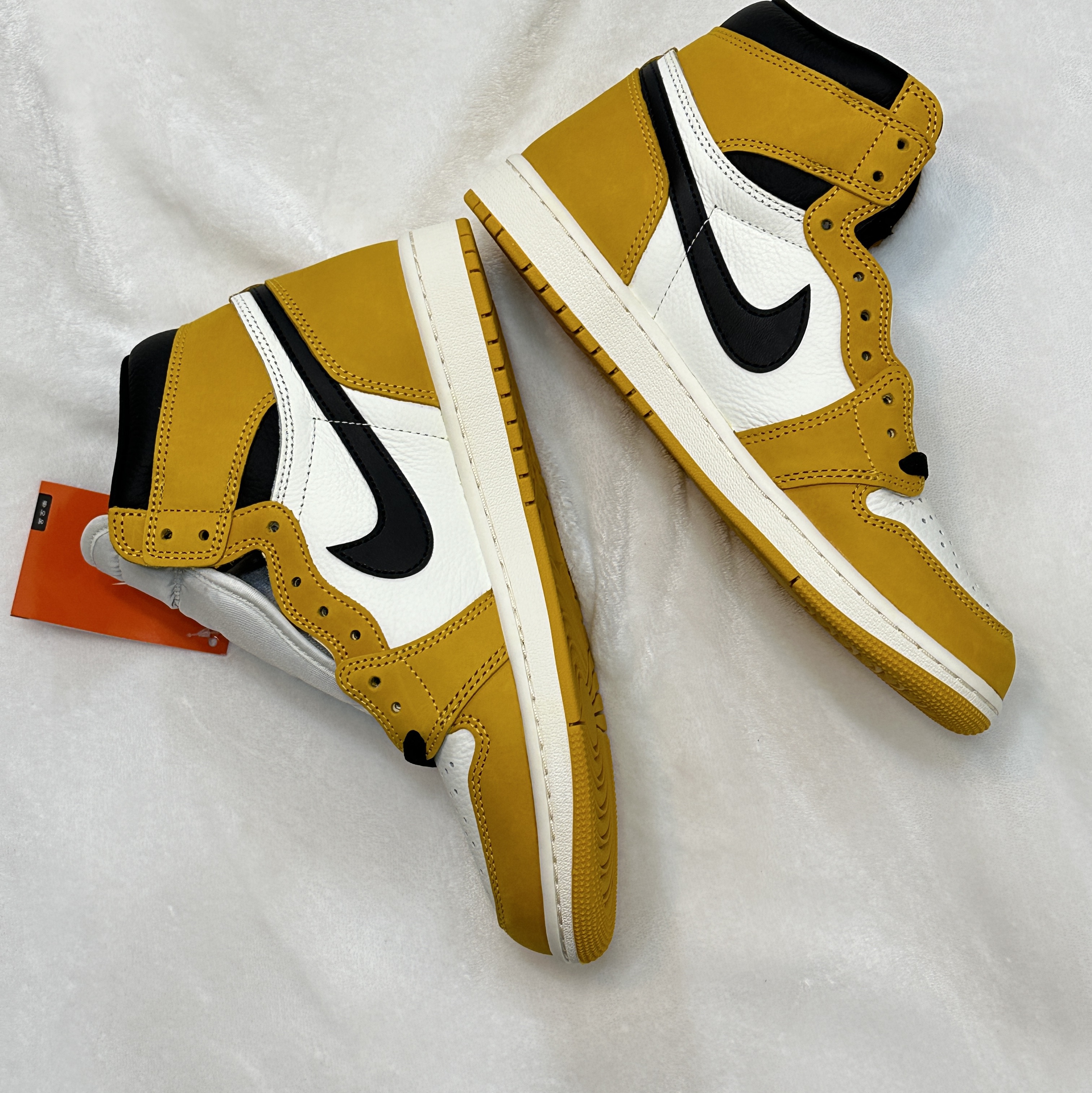 Jordan 1 Retro High OG Yellow Ochre 착용 스타일 - 4