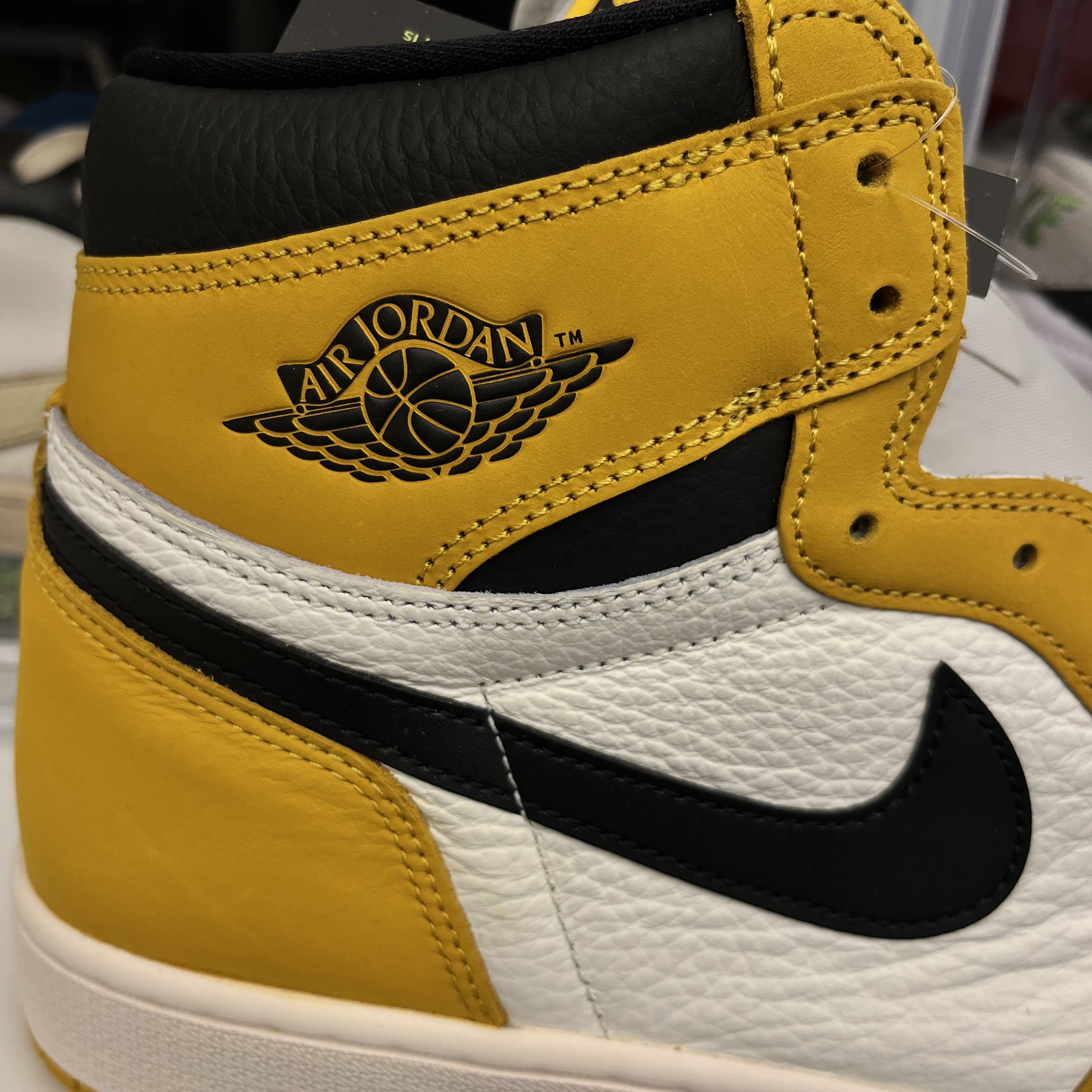 Jordan 1 Retro High OG Yellow Ochre 착용 스타일 - 2