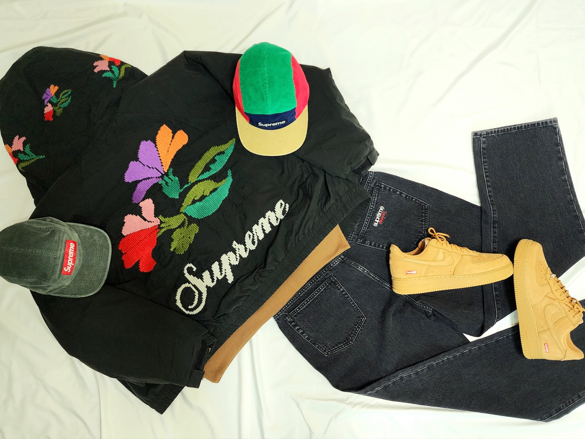 Supreme x Bless Crewneck Olive Brown - 23FW, Supreme Corduroy Camp Cap Grey - 23FW 착용 스타일 - 1