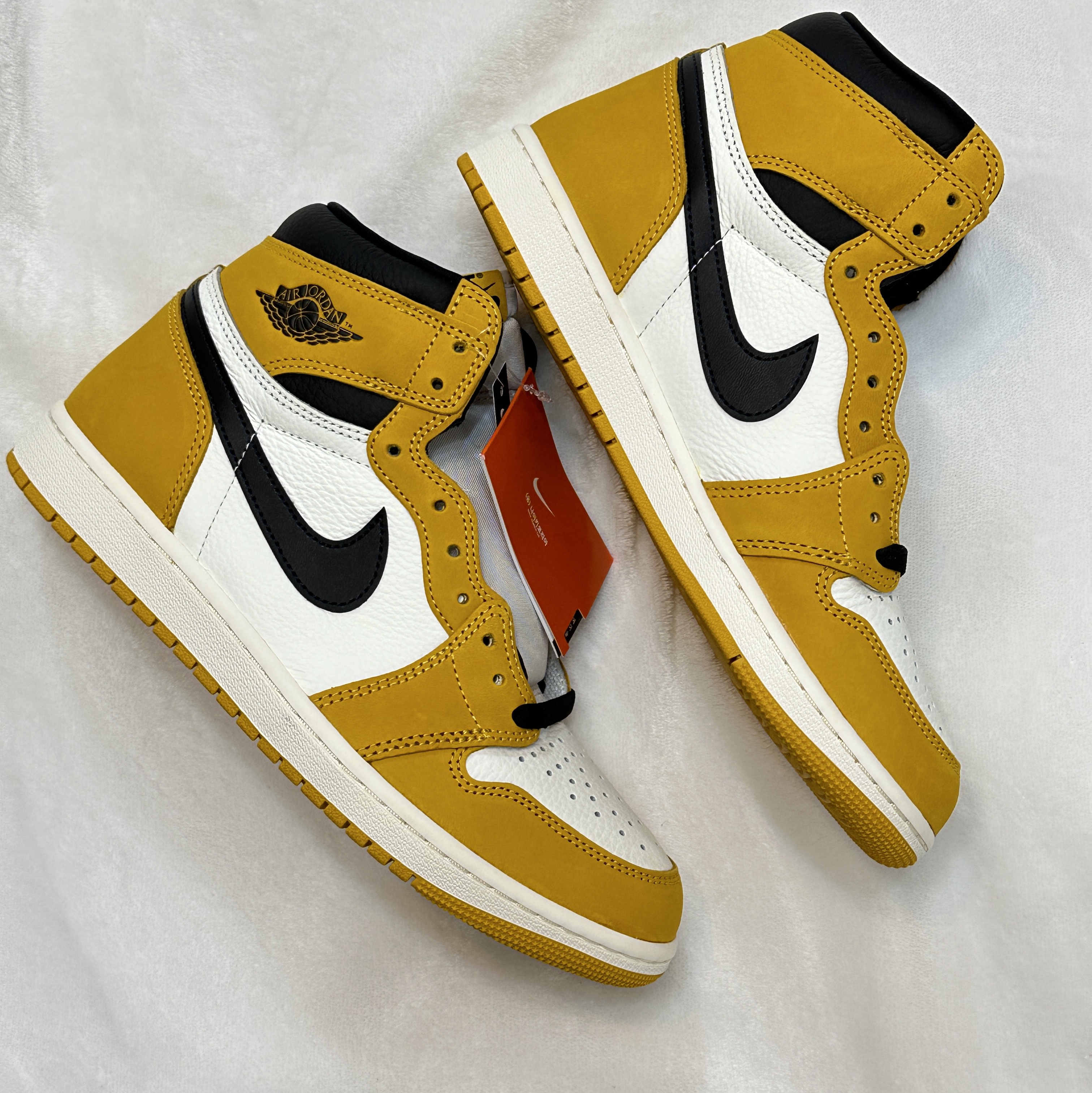 Jordan 1 Retro High OG Yellow Ochre 착용 스타일 - 7