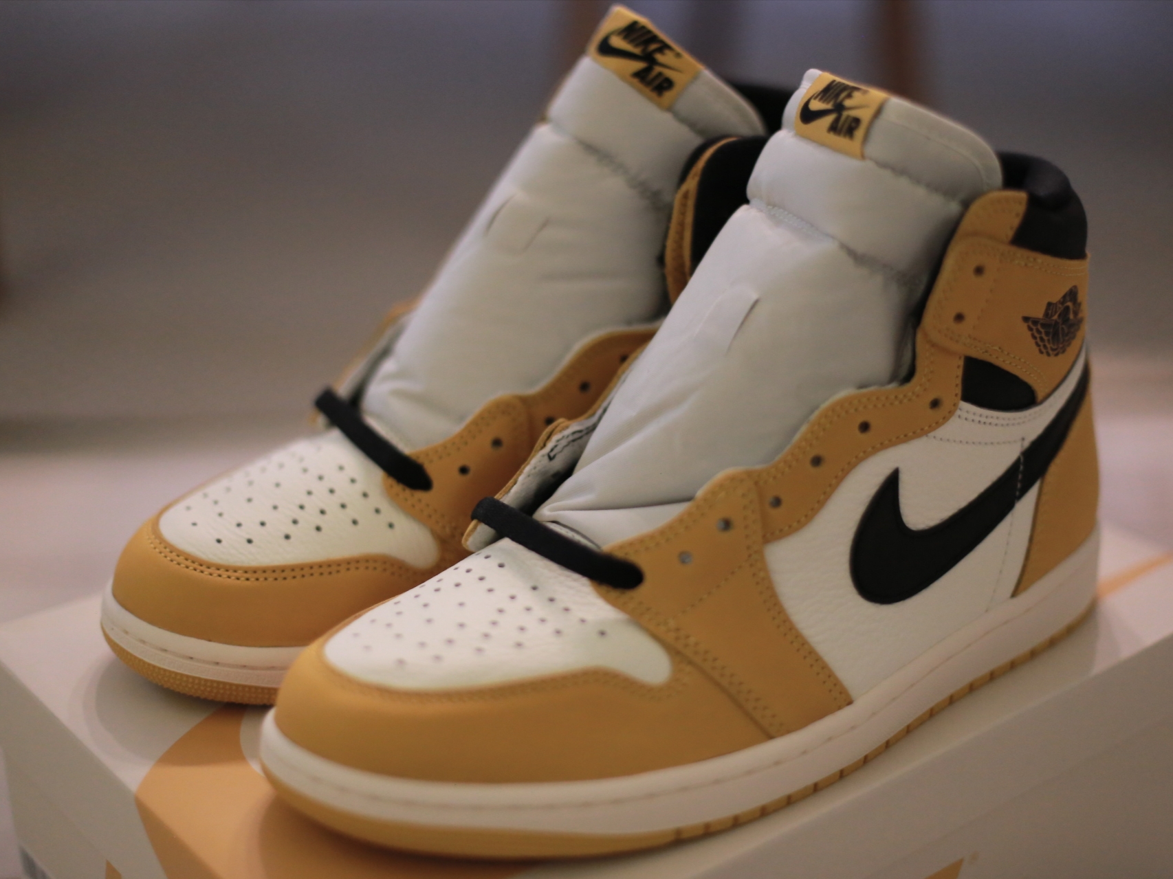 Jordan 1 Retro High OG Yellow Ochre 착용 스타일 - 2