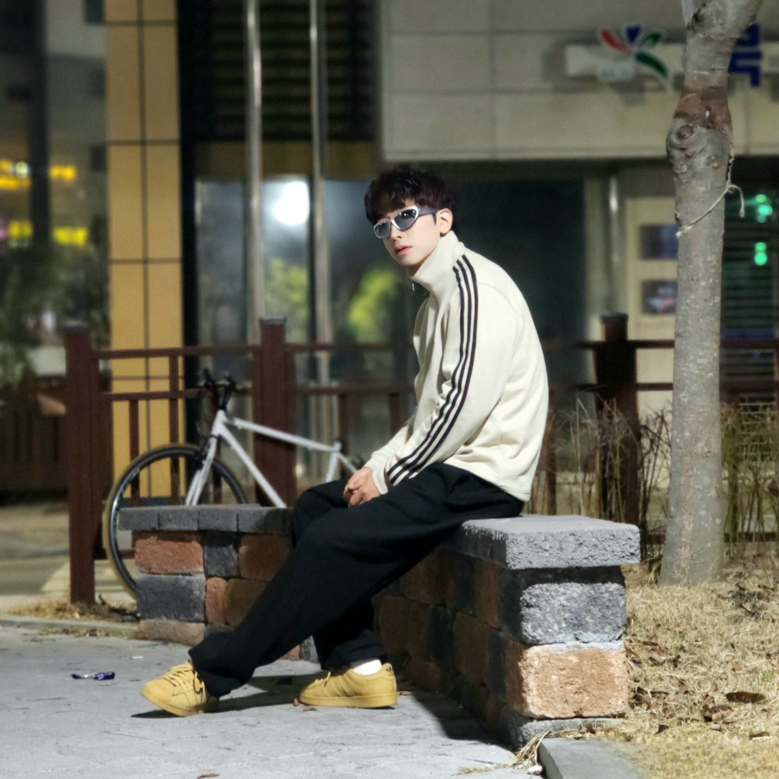 Adidas Superstar Golden Beige 착용 스타일 - 7