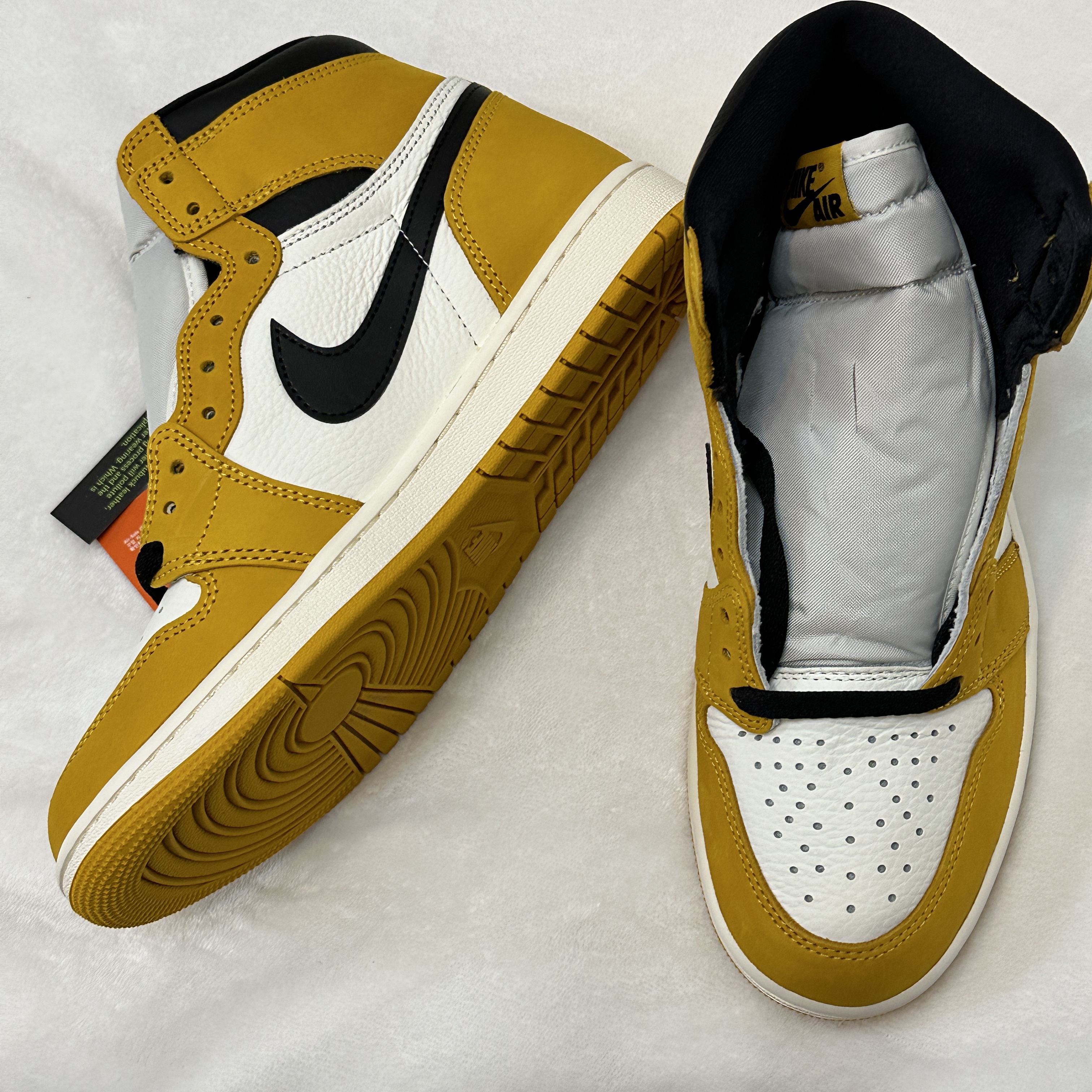 Jordan 1 Retro High OG Yellow Ochre 착용 스타일 - 3