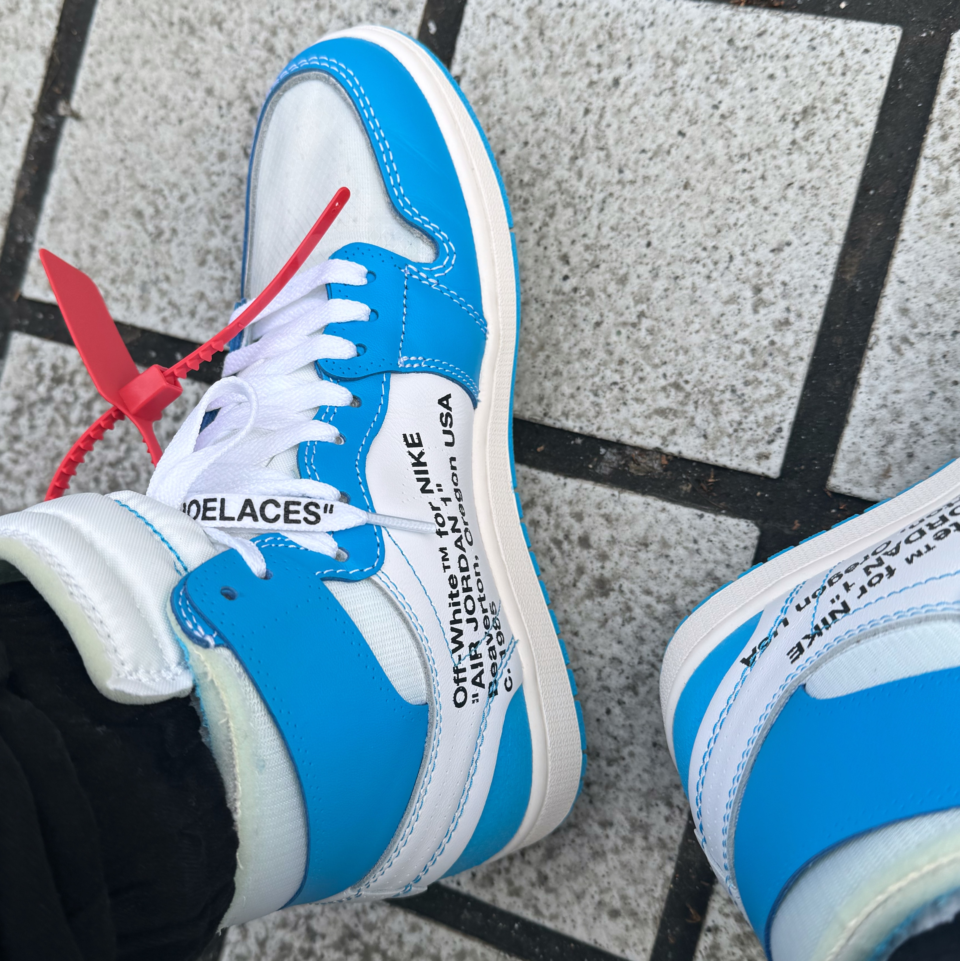 Jordan 1 x Off-White Retro High University Blue 착용 스타일