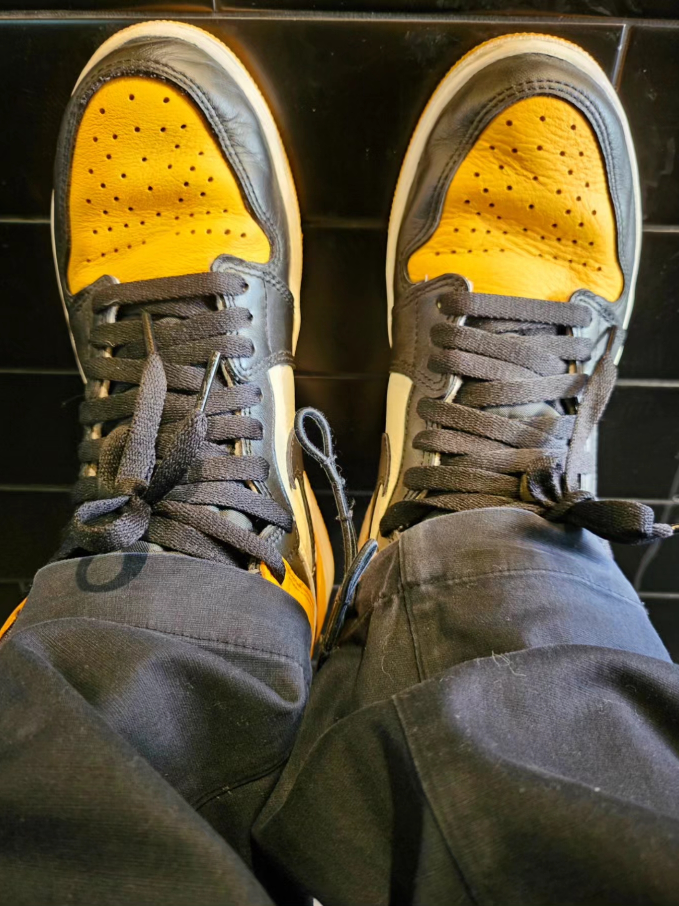 Nike x Drake Nocta Essential Hoodie University Gold - Asia, Jordan 1 Retro High OG Taxi 착용 스타일 - 3