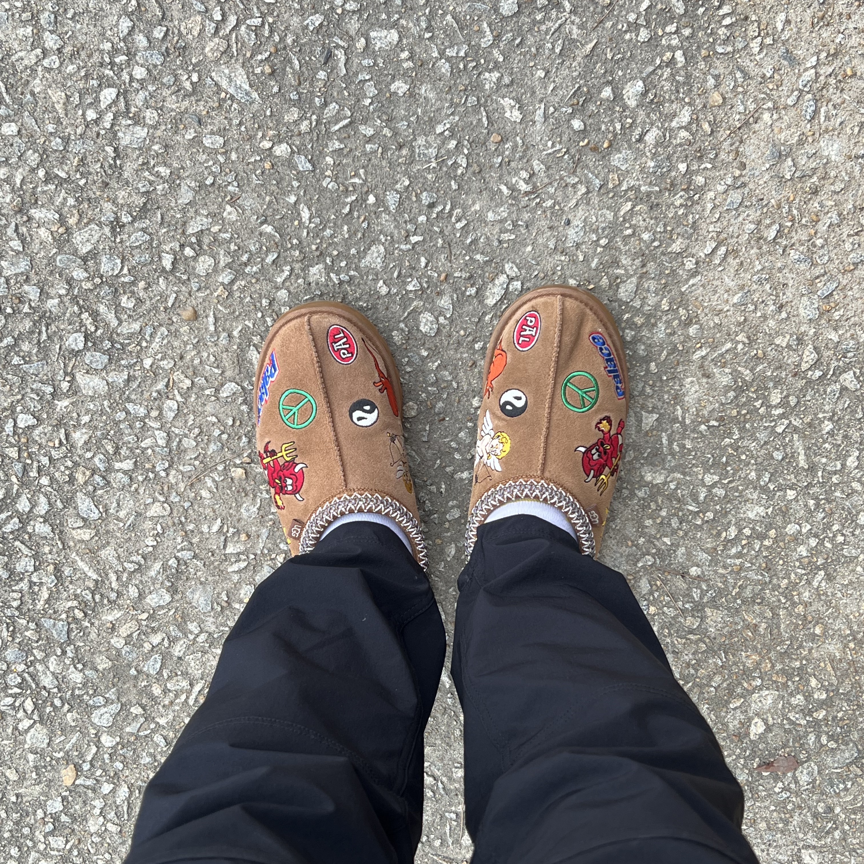 UGG x Palace Tasman Slipper Chestnut 착용 스타일
