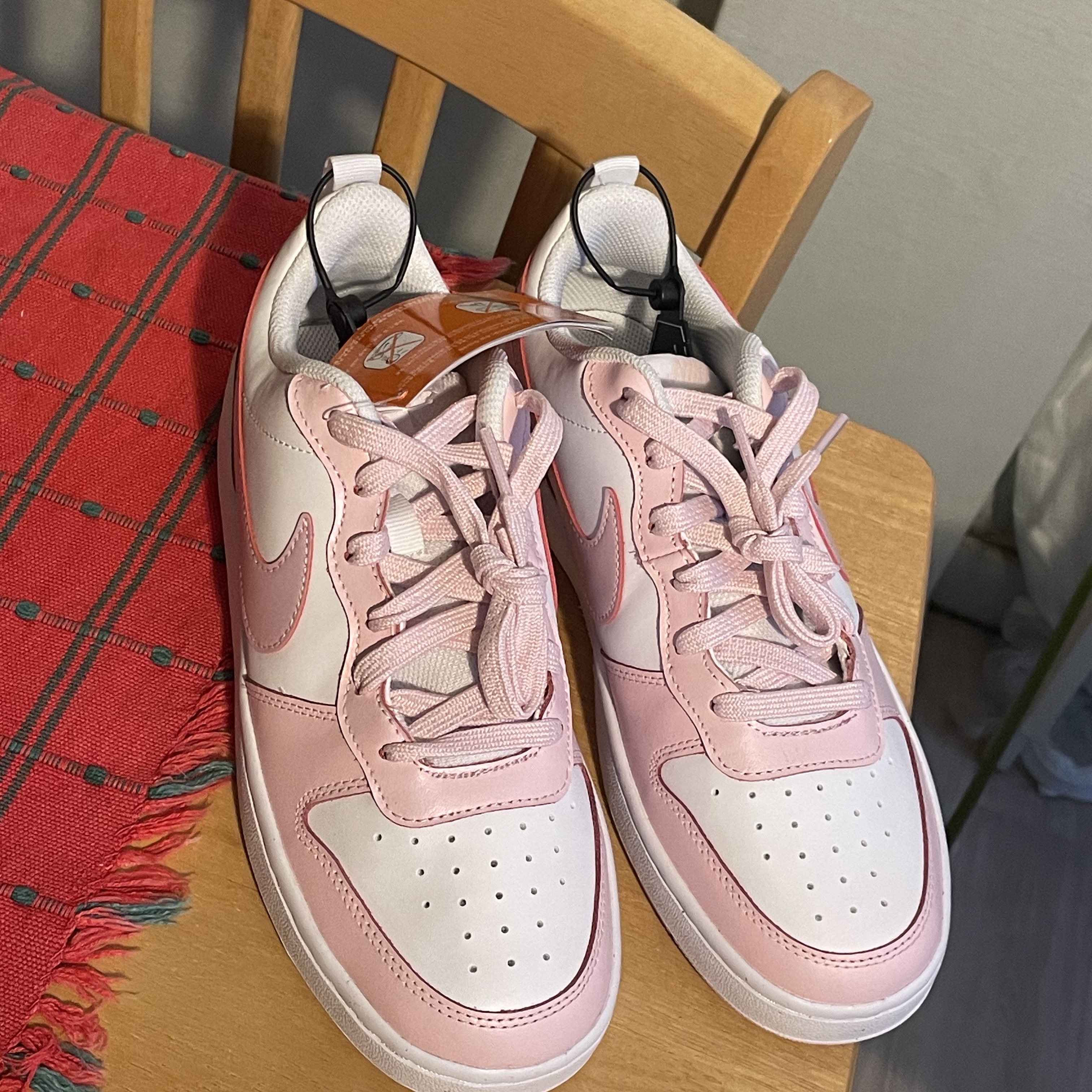 (GS) Nike Court Borough 2 SE White Pink Foam 착용 스타일 - 2