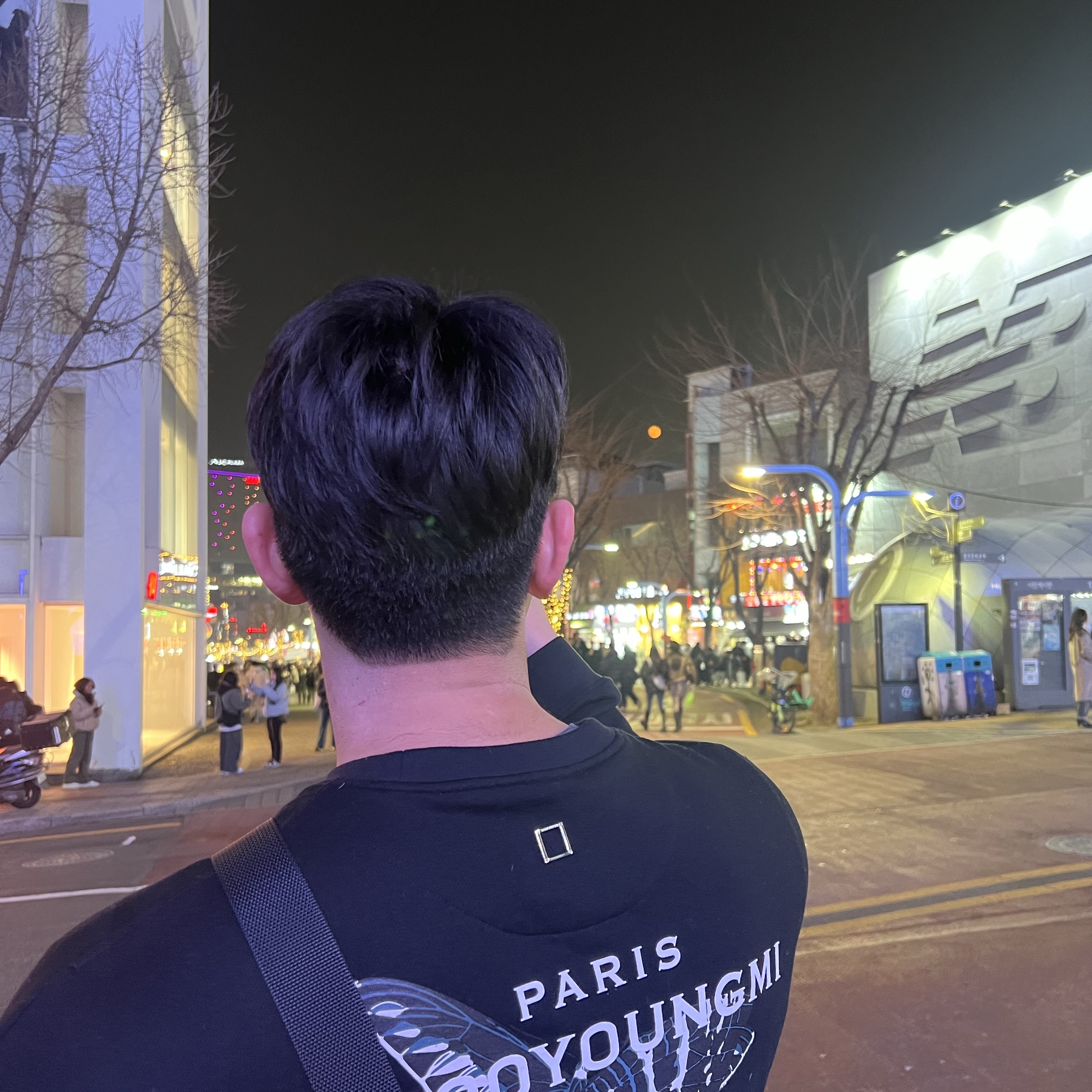 Wooyoungmi Butterfly Back Logo Sweatshirt Black - 23SS 착용 스타일
