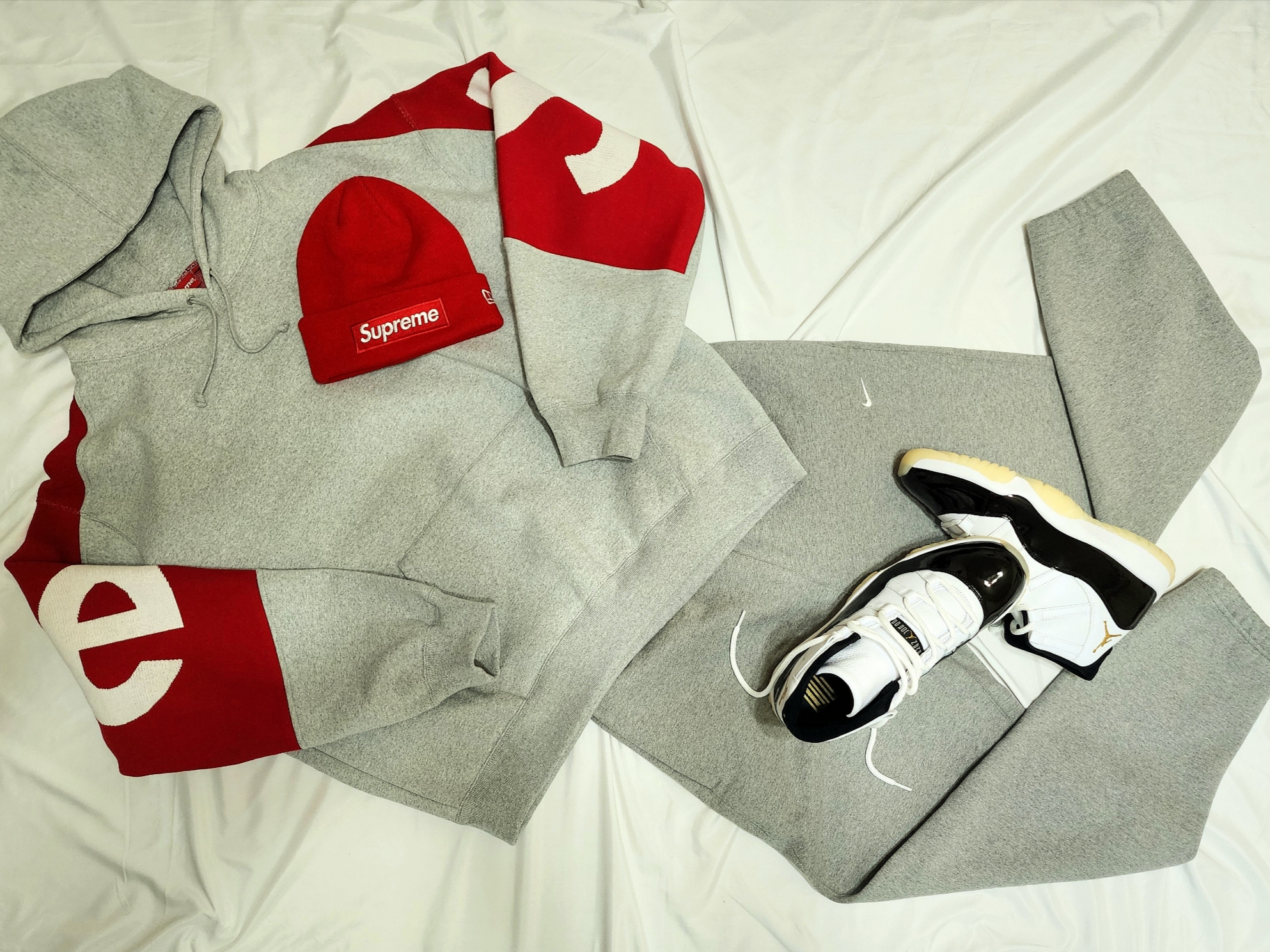 Supreme New Era Box Logo Beanie Red - 23FW, Jordan 3 Retro Fire Red 2022 착용 스타일 - 2