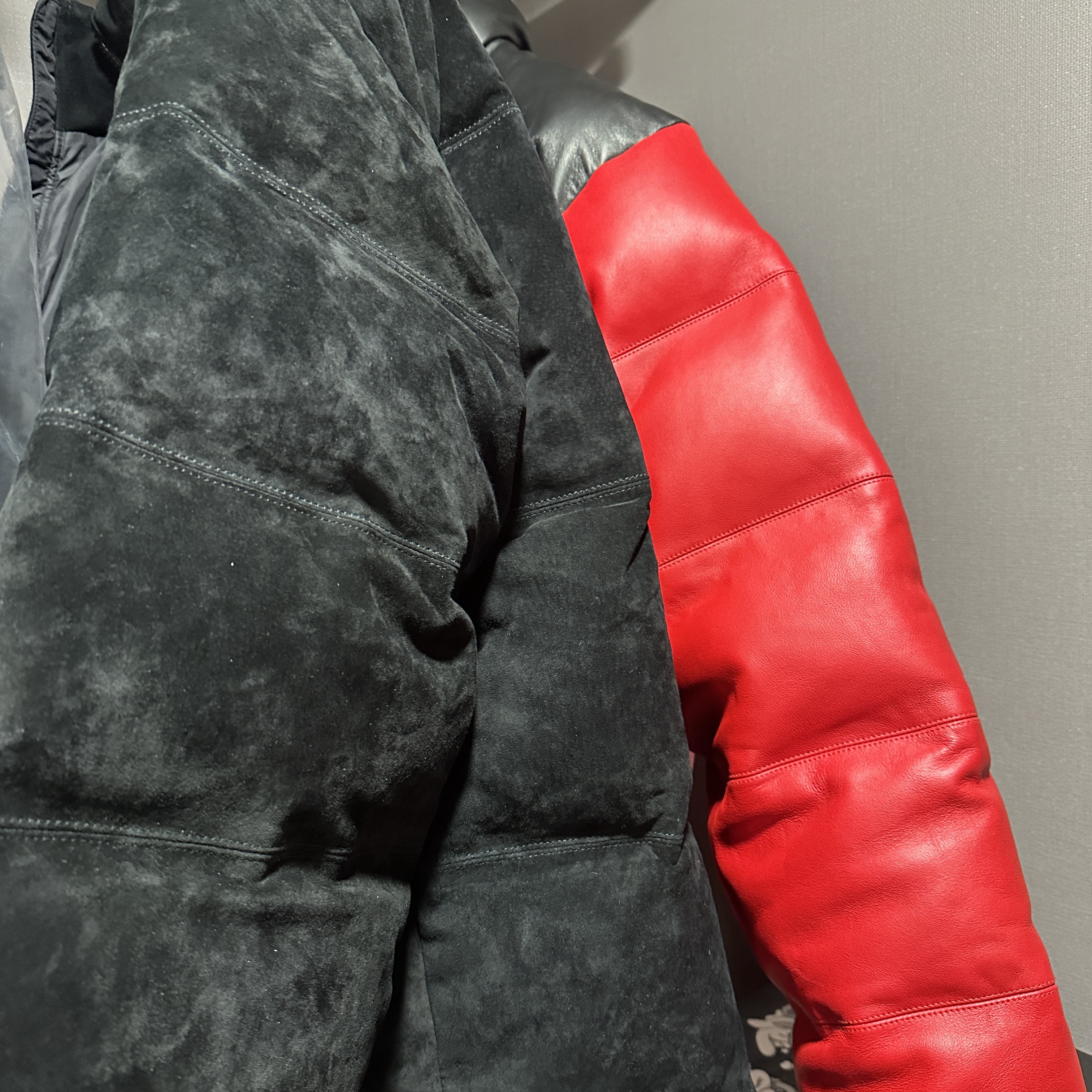 Supreme x The North Face Suede Nuptse Jacket Black - 23FW 착용 스타일