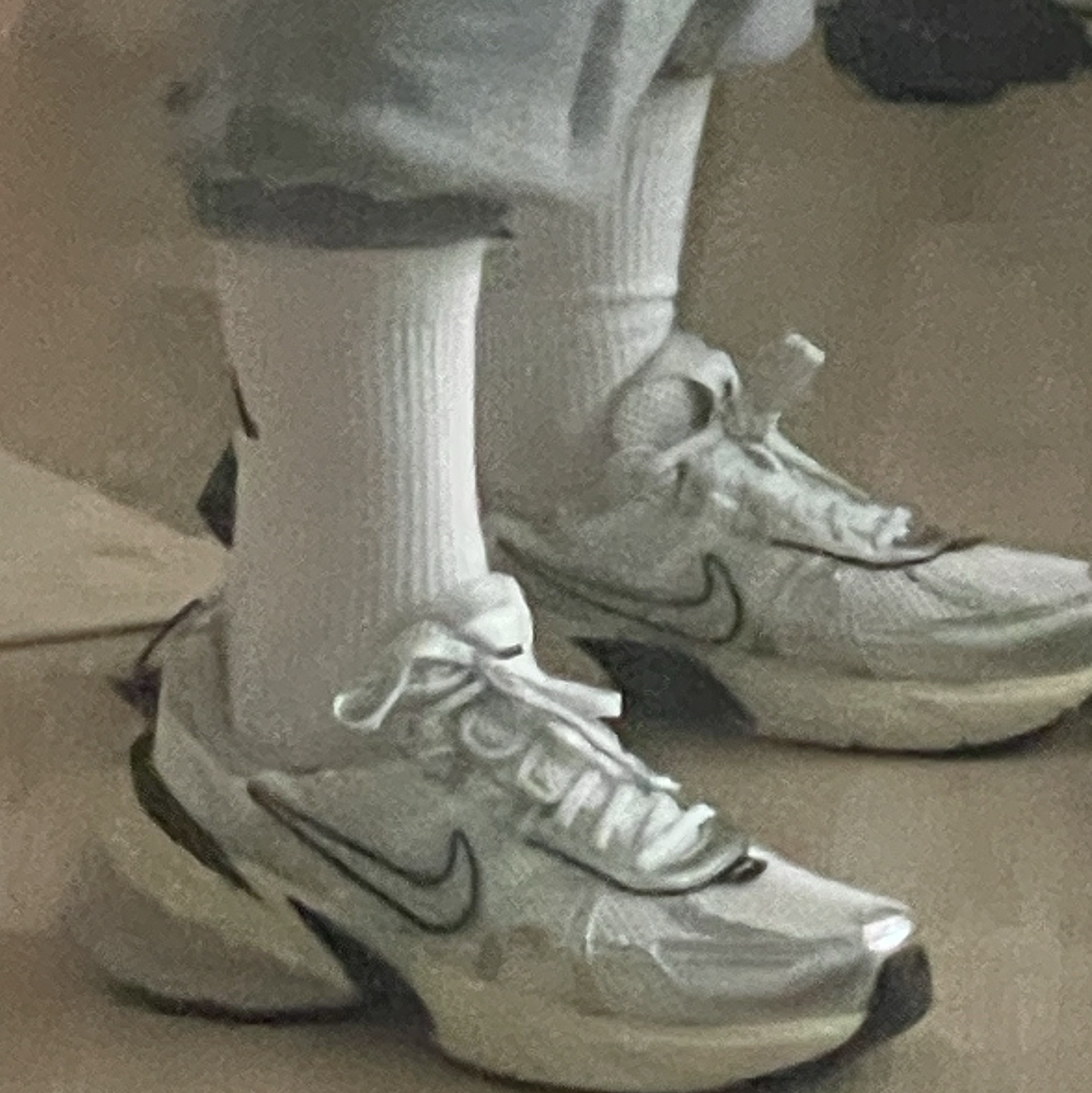 Nike V2K Run Summit White Metallic Silver 착용 스타일 - 2