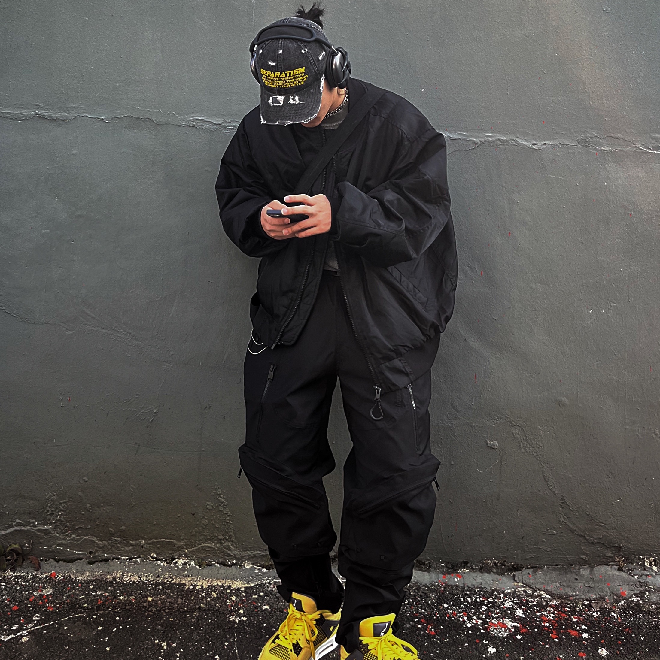 Test Artifact Era Max 002 Black, Jordan 4 Retro Tour Yellow 착용 스타일 - 2