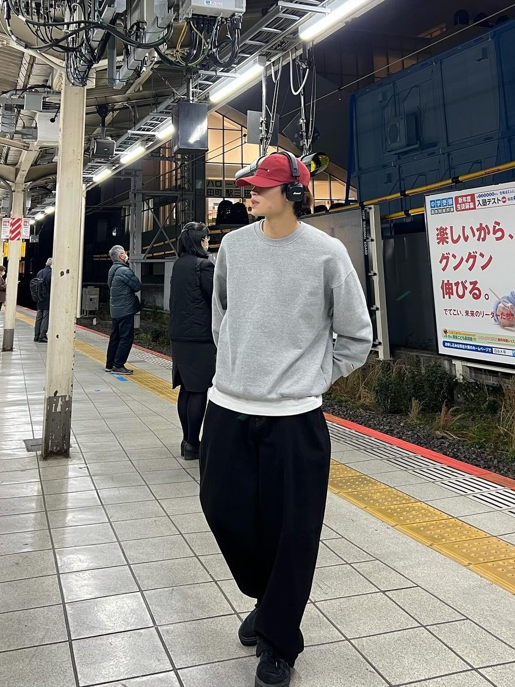 Nike NSW Tech Fleece Revival Crewneck Sweatshirt Grey - Asia, Dada Logo Embossed Crewneck Grey 착용 스타일 - 3
