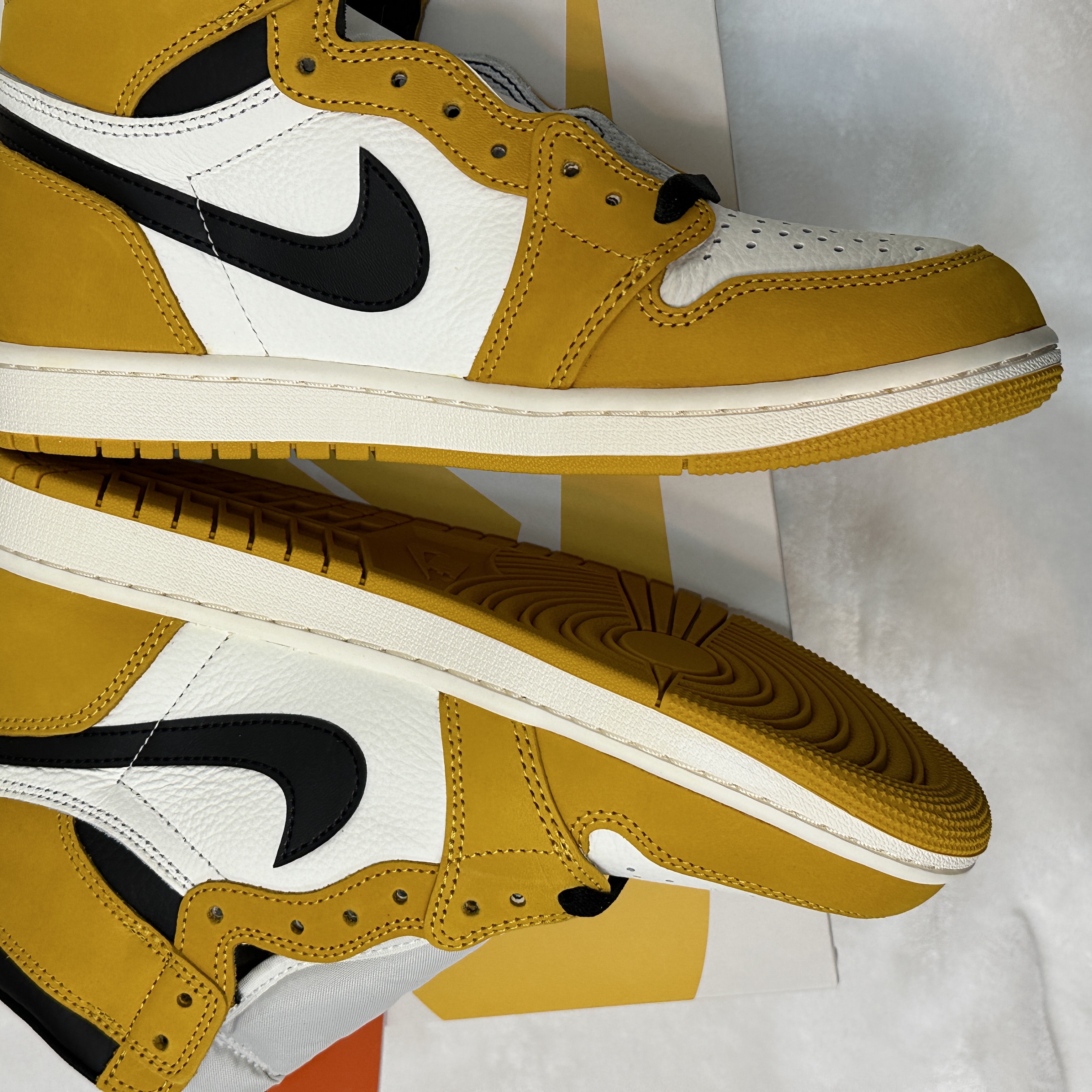 Jordan 1 Retro High OG Yellow Ochre 착용 스타일 - 8