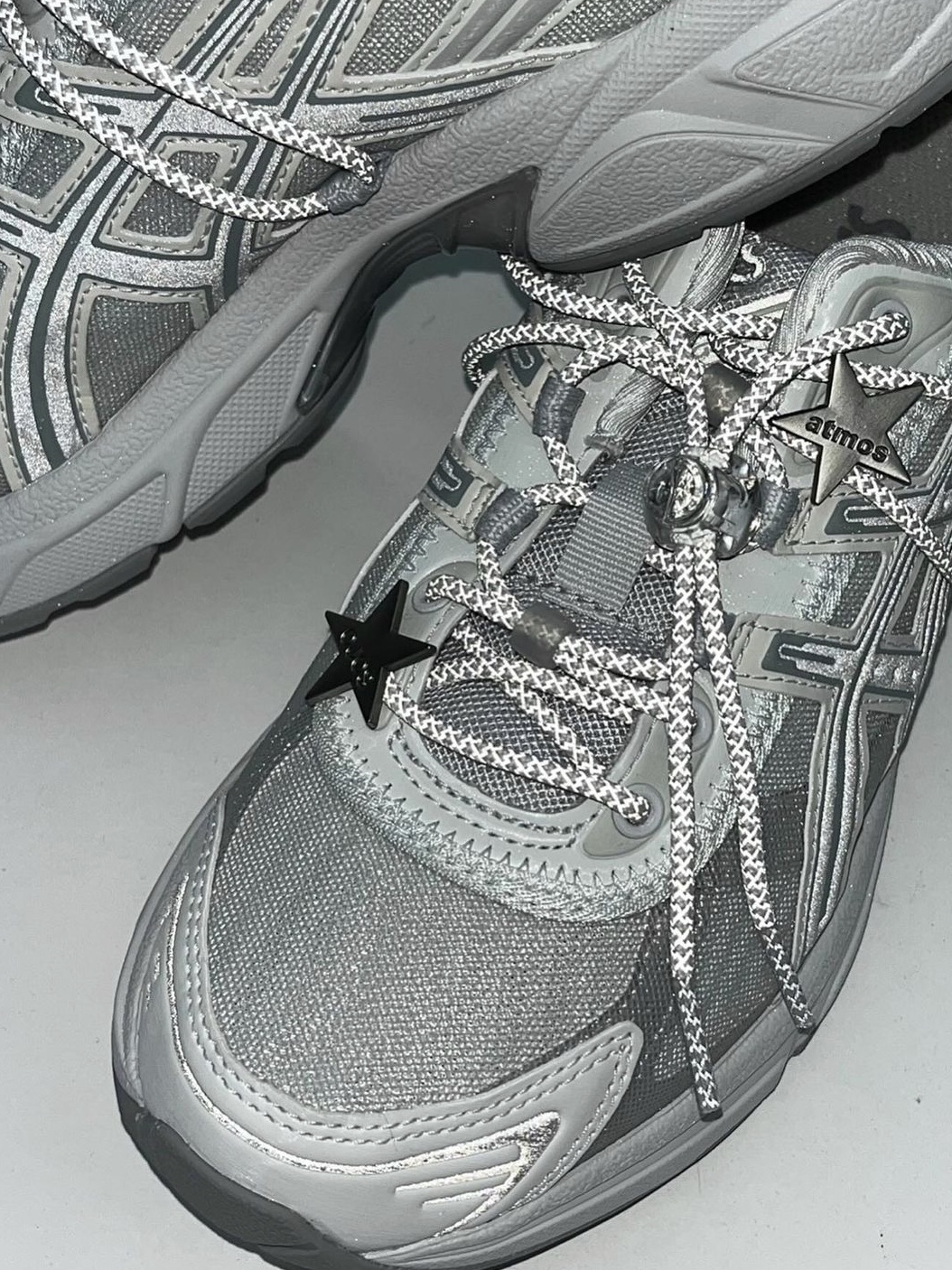 Asics x Atmos x Ojos Gel-1130 RE Glacier Grey Pure Silver 착용 스타일 - 1