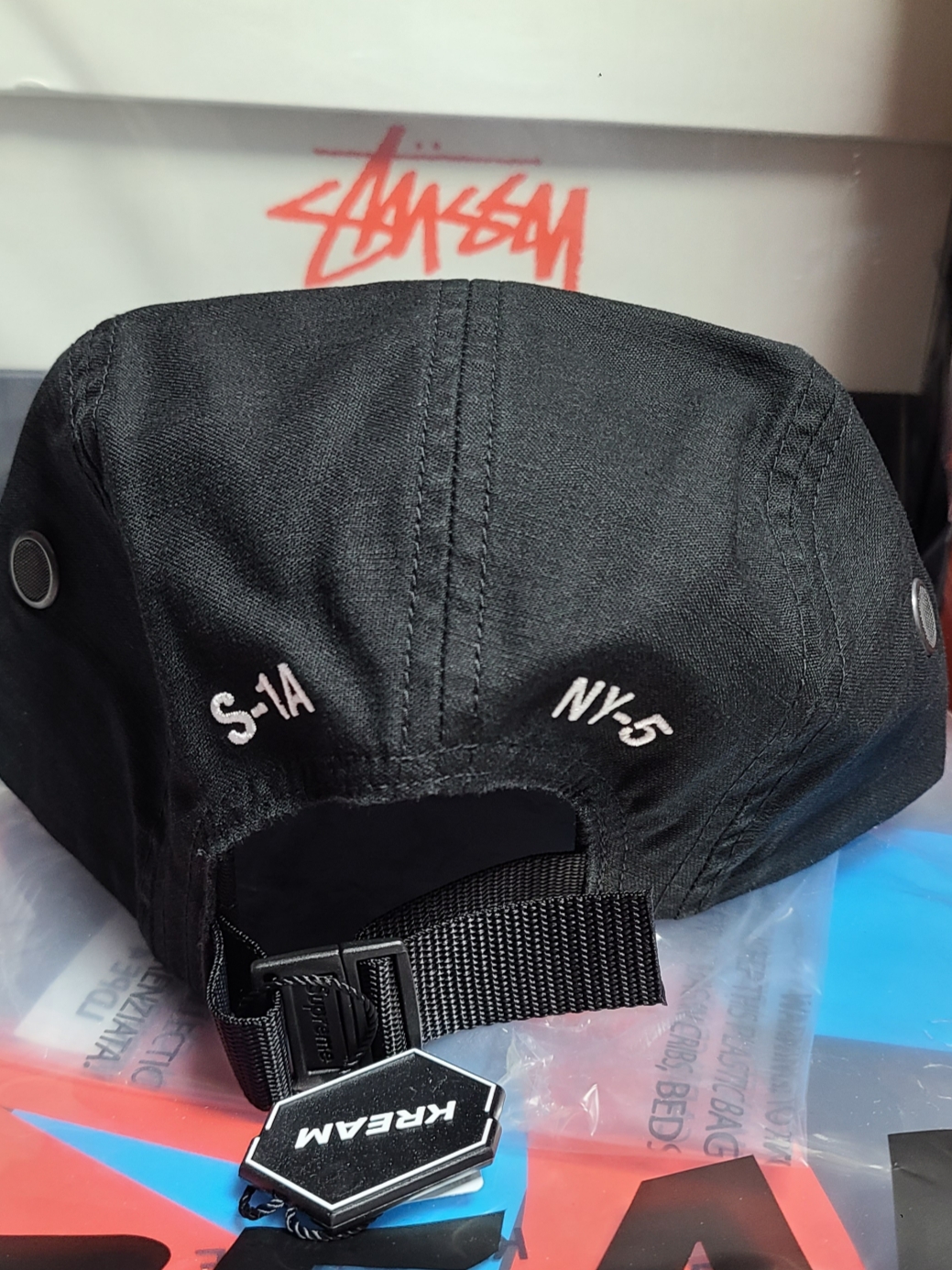 Supreme Military Camp Cap Black - 23FW, Supreme Washed Chino Twill Camp Cap Red 착용 스타일 - 2