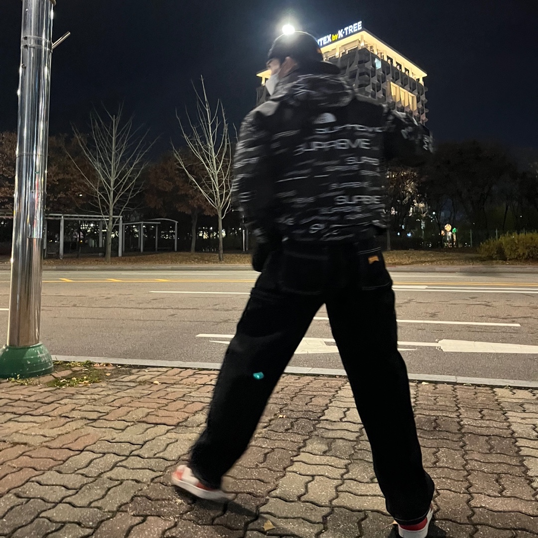 Jordan 1 Retro High OG Defiant SB LA to Chicago, Supreme x The North Face Steep Tech Apogee Jacket Black - 21FW 착용 스타일 - 2