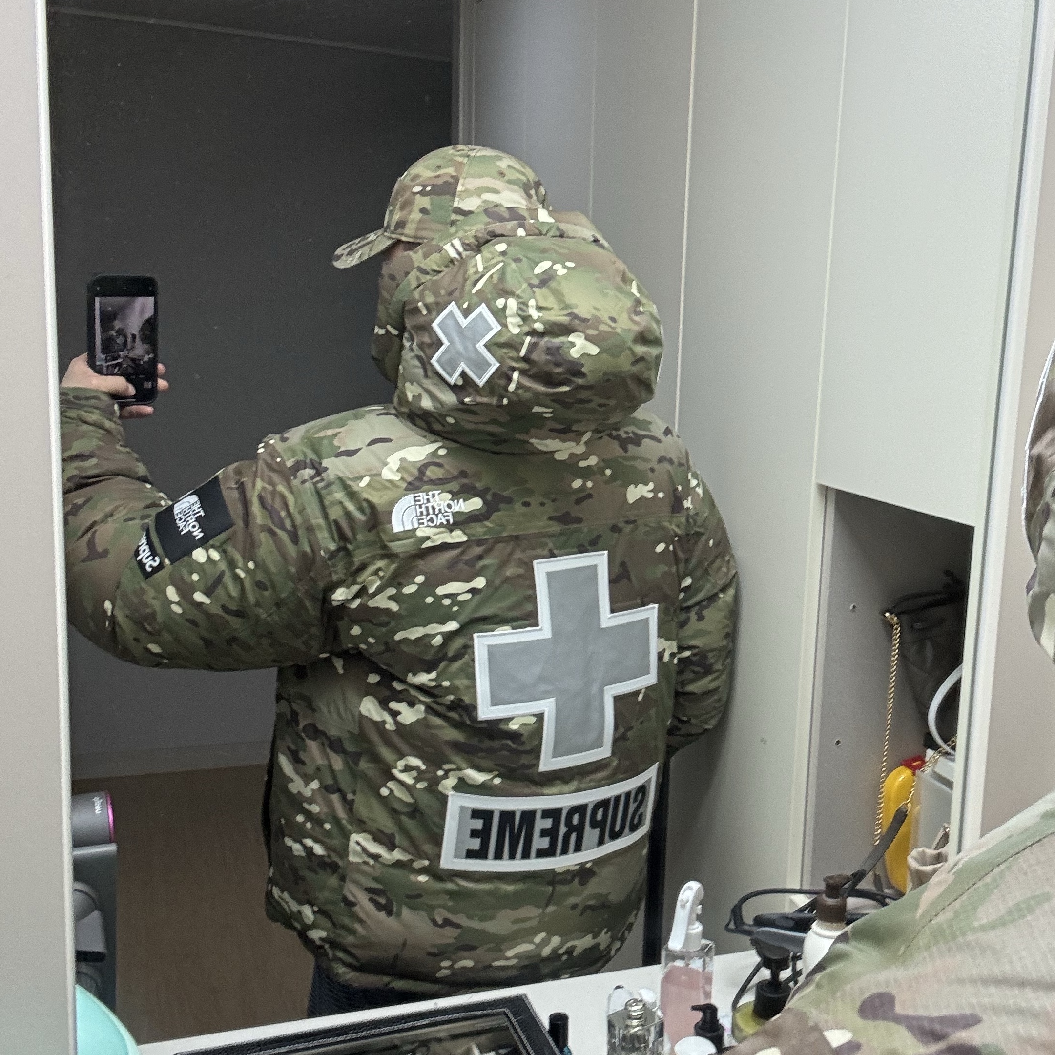 Supreme x The North Face Summit Series Rescue Baltoro Jacket Multi Camo - 22SS 착용 스타일 - 2