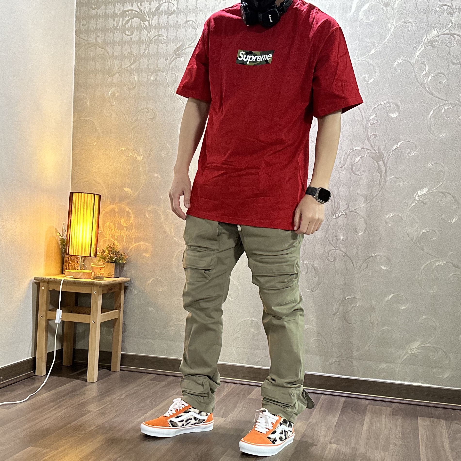 Supreme Box Logo T-Shirt Red - 23FW, Vans x Supreme Leopard Old Skool Orange 착용 스타일 - 3