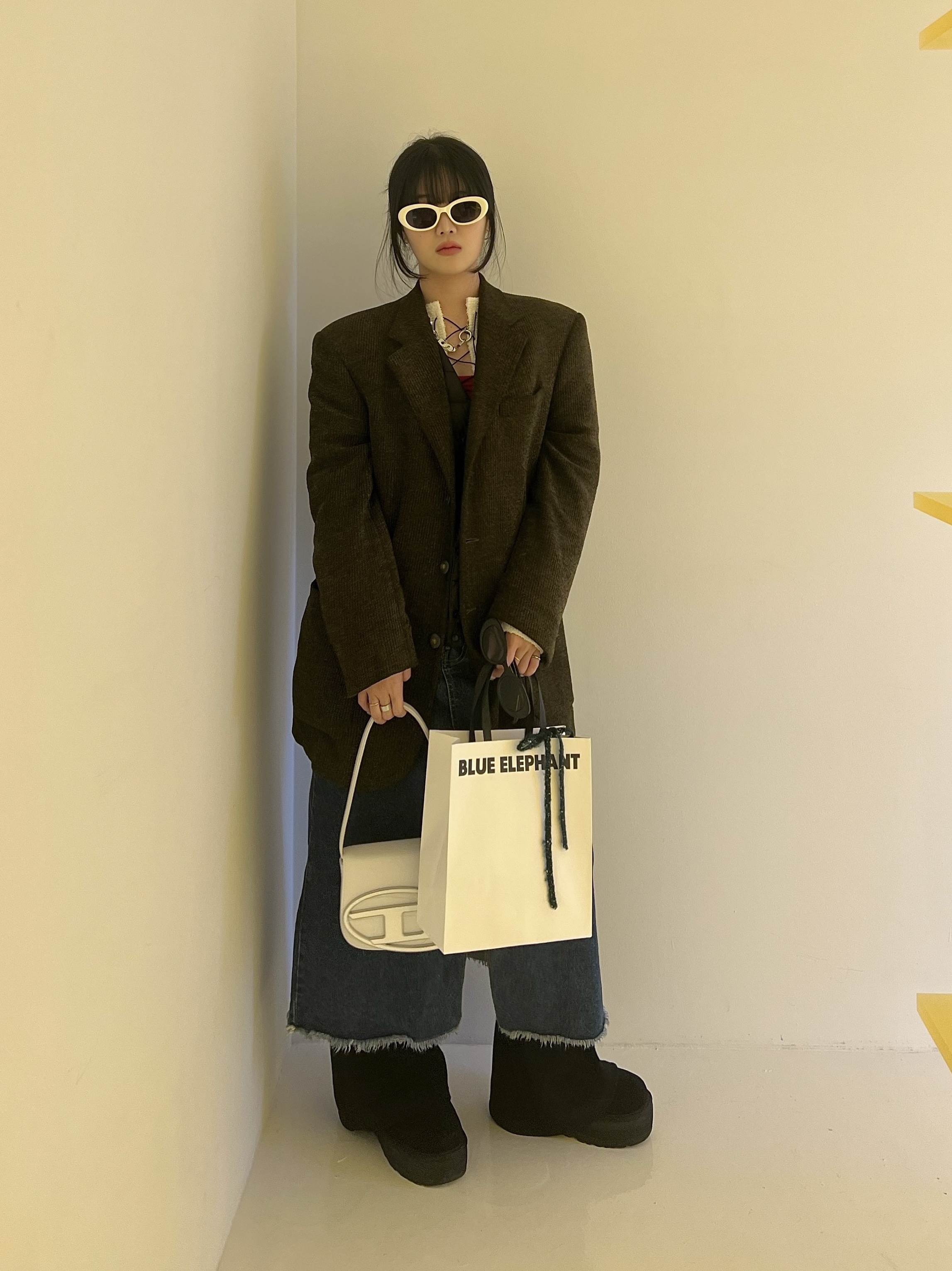 (W) UGG Classic Mini Platform Boots Black, Sentiments No.391 Necklace Silver 착용 스타일 - 7