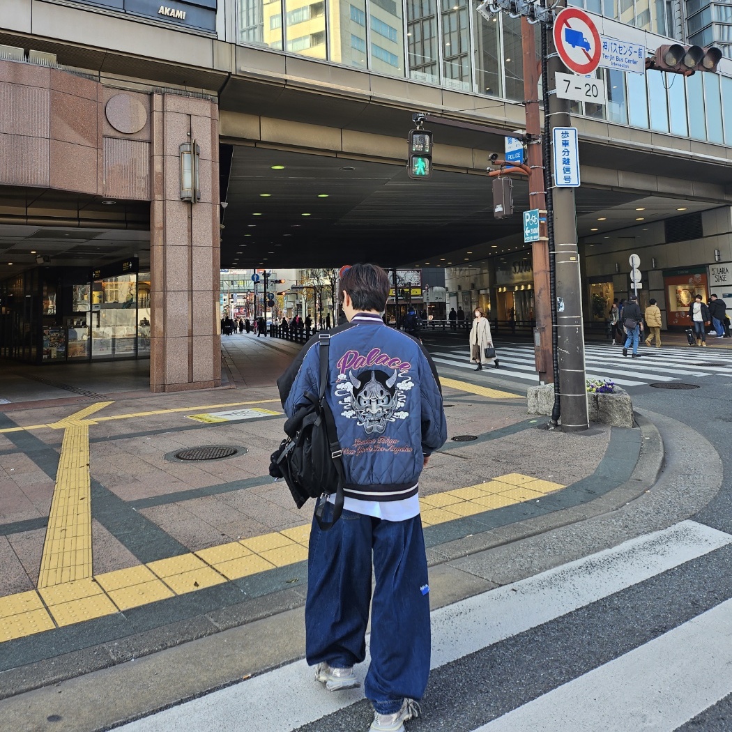 Palace Festival Bomber Jacket Black - 23FW, Prada Re-Nylon Medium Backpack Black 착용 스타일