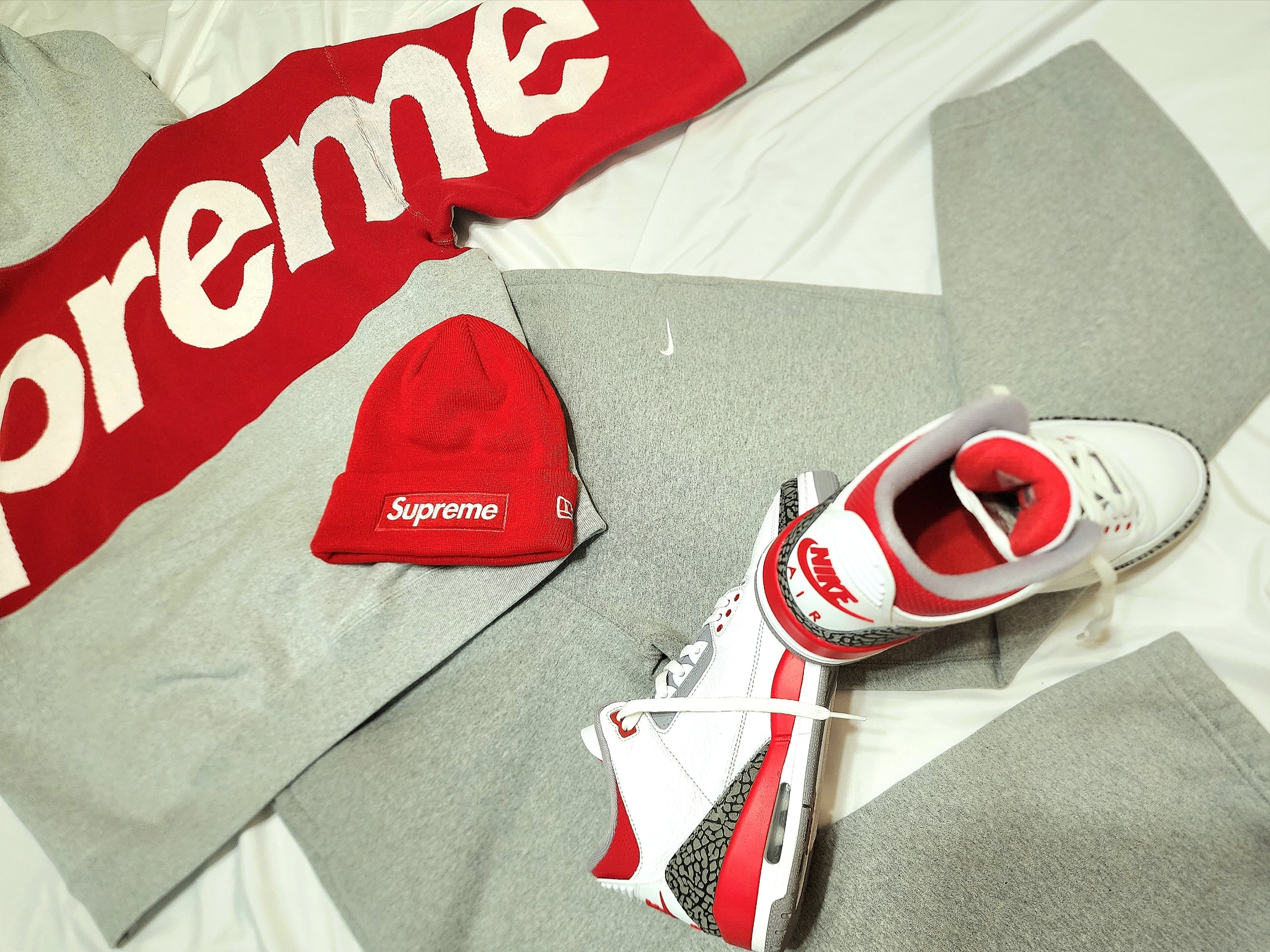Supreme New Era Box Logo Beanie Red - 23FW, Jordan 3 Retro Fire Red 2022 착용 스타일 - 4