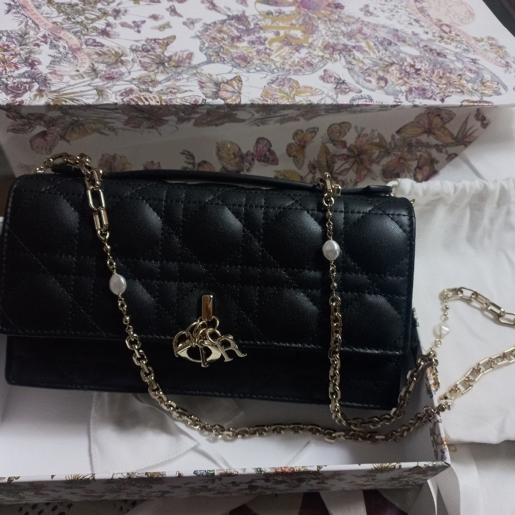 Dior Miss Dior Mini Shoulder Bag Cannage Lambskin Black 착용 스타일 - 2