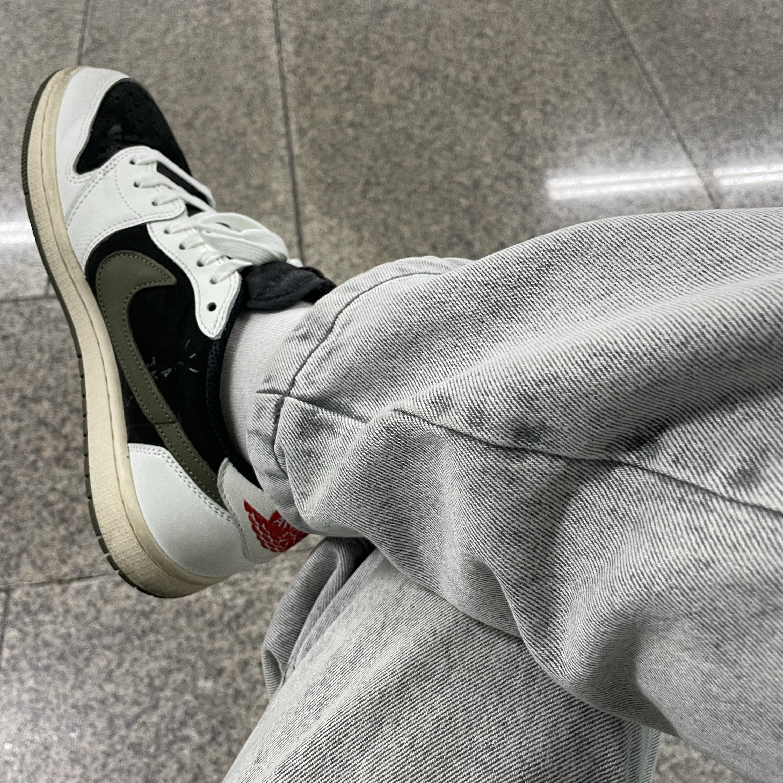 (W) Jordan 1 x Travis Scott Retro Low OG SP Medium Olive 착용 스타일