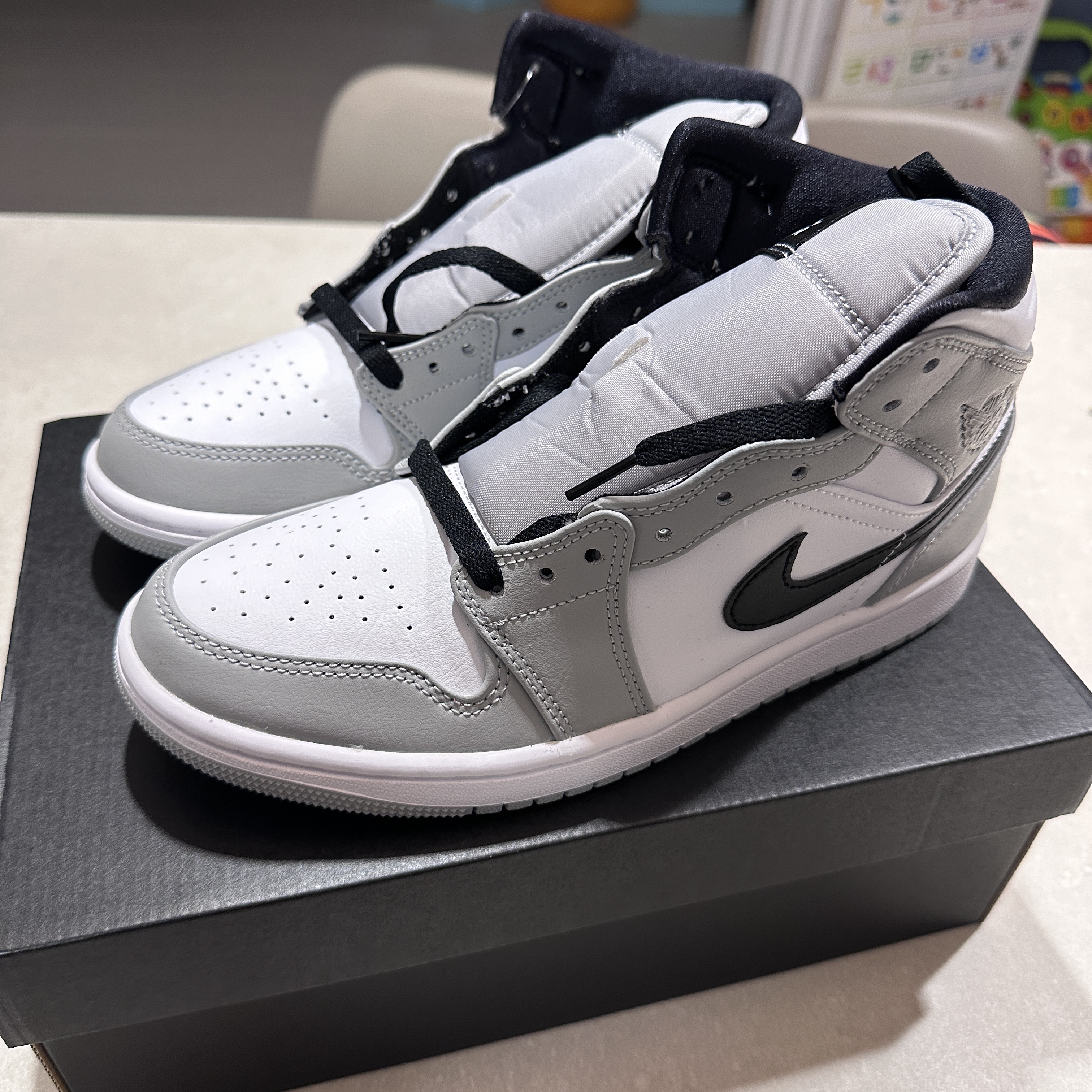 Jordan 1 Mid Light Smoke Grey 착용 스타일 - 1