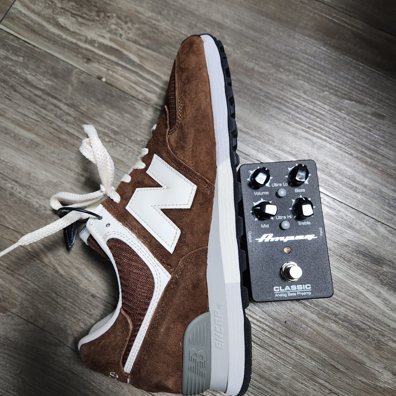 New Balance 576 Made in UK Monks Robe Coconut Milk 착용 스타일 - 1