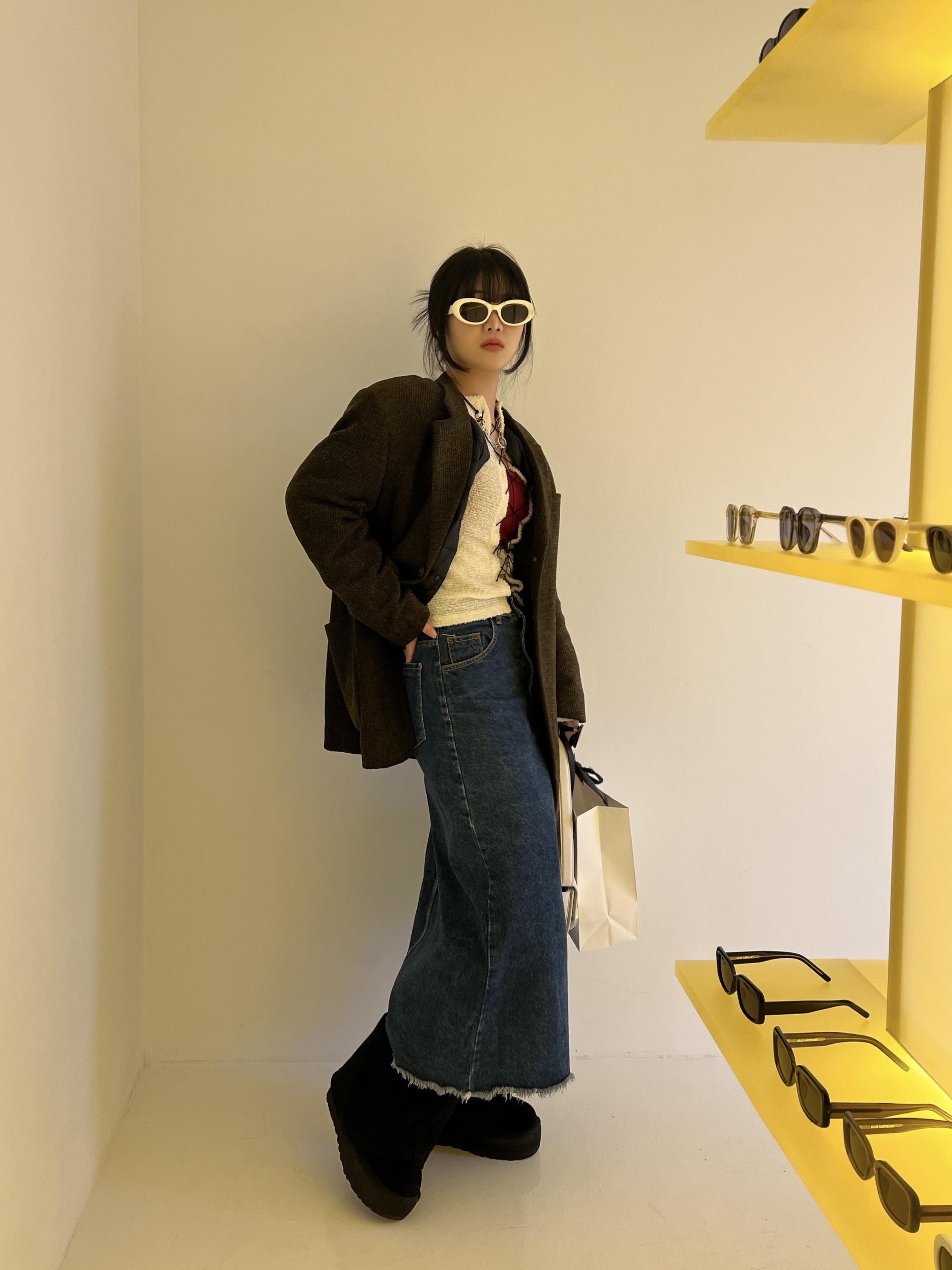 (W) UGG Classic Mini Platform Boots Black, Sentiments No.391 Necklace Silver 착용 스타일 - 5