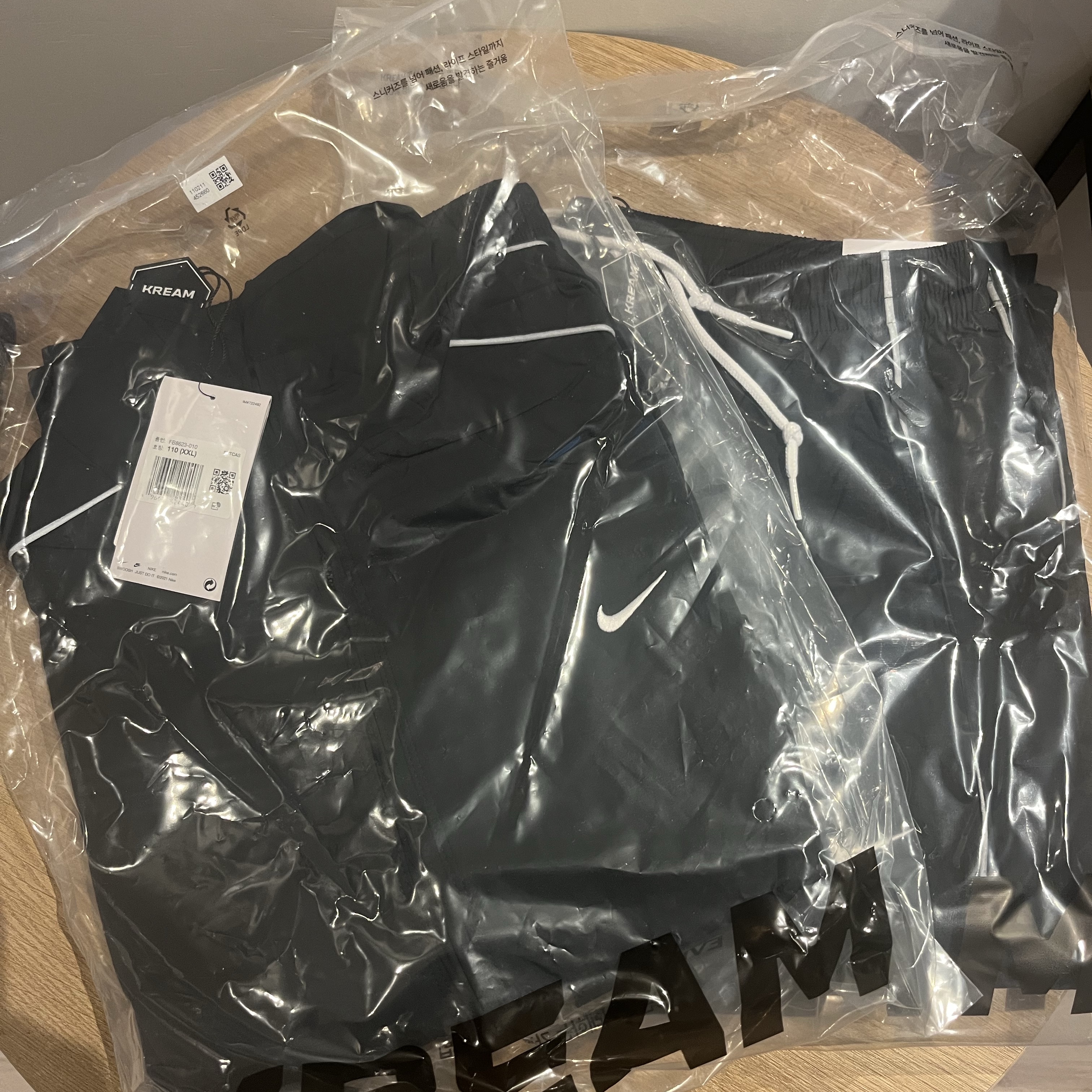 Nike NSW Solo Swoosh Woven Track Jacket Black - Asia, Nike Solo Swoosh Track Pants Black - Asia 착용 스타일